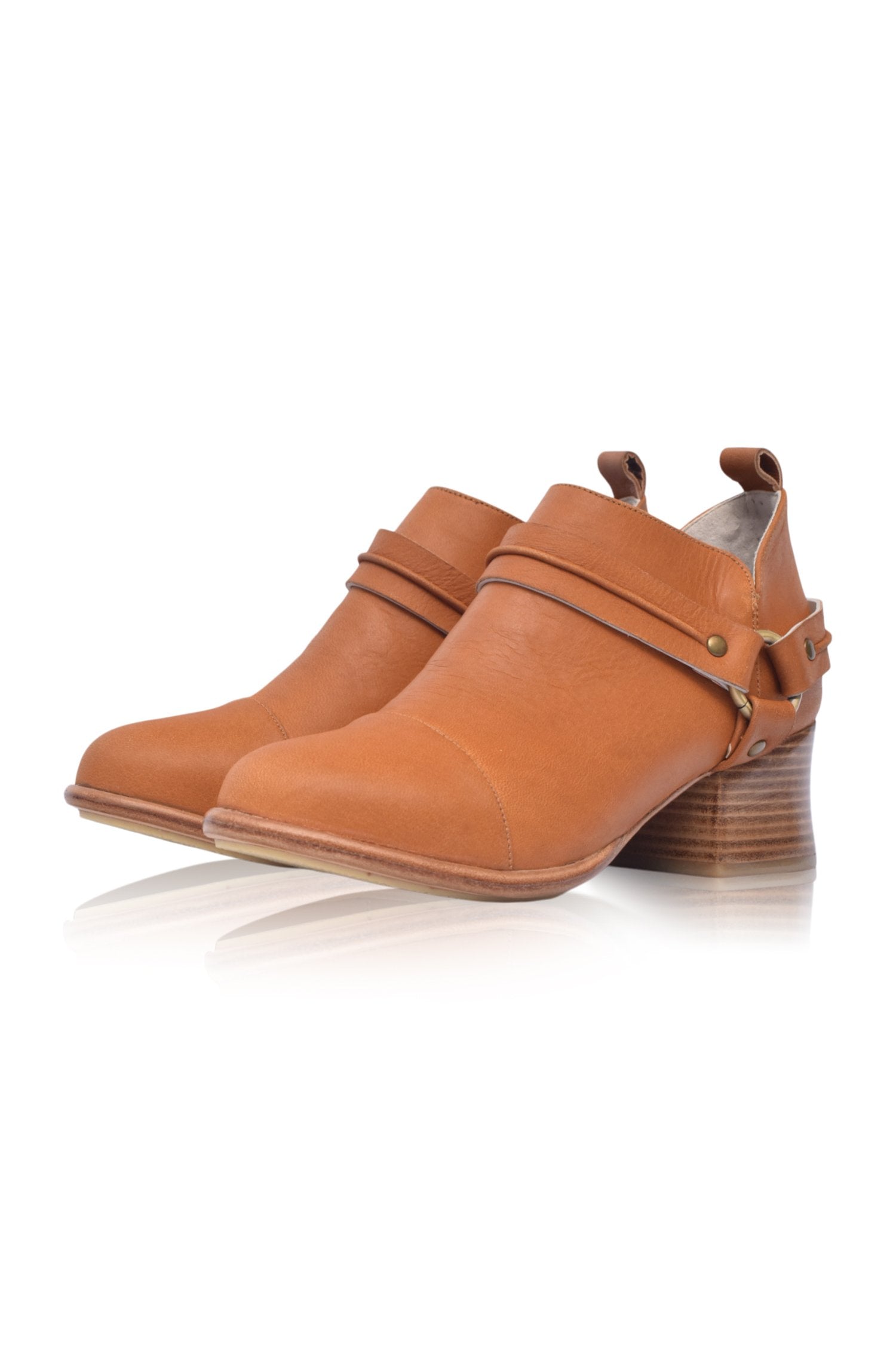 Dasha Low Ankle Booties in genuine leather with wild-west strap detailing, showcasing a stylish low-cut silhouette and a stacked wooden block heel.