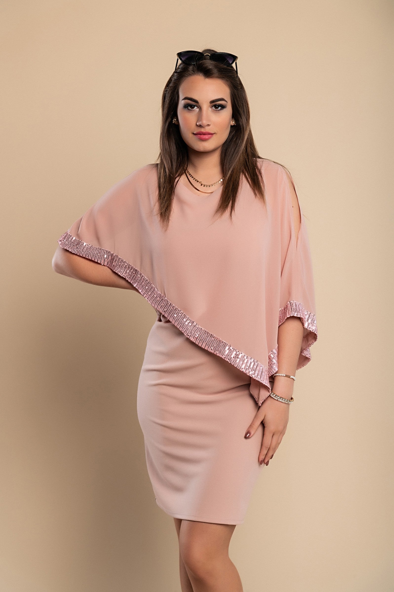 DRESS ARLET in antique pink, short elegant dress with round collar and glittery translucent fabric.