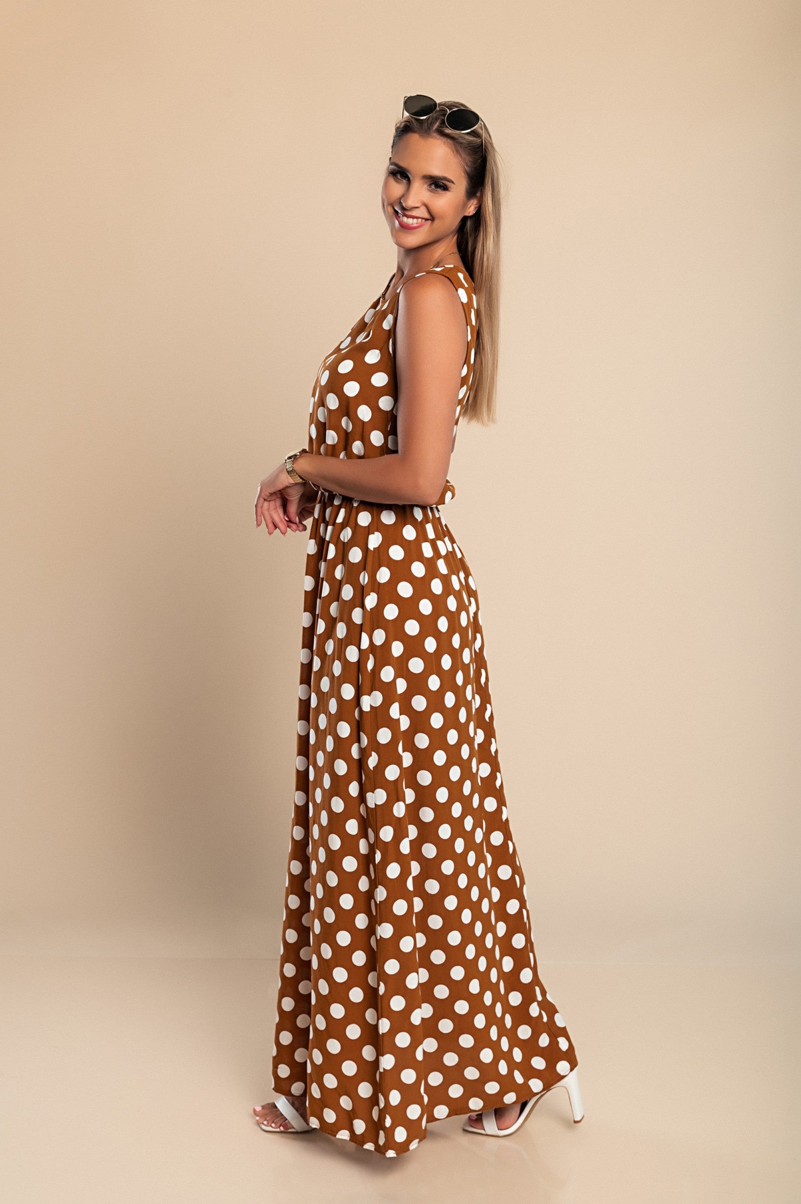 DRESS DOTTIE in brown, showcasing a sleeveless design with a flowy skirt and elastic waist, perfect for a playful and seductive look.