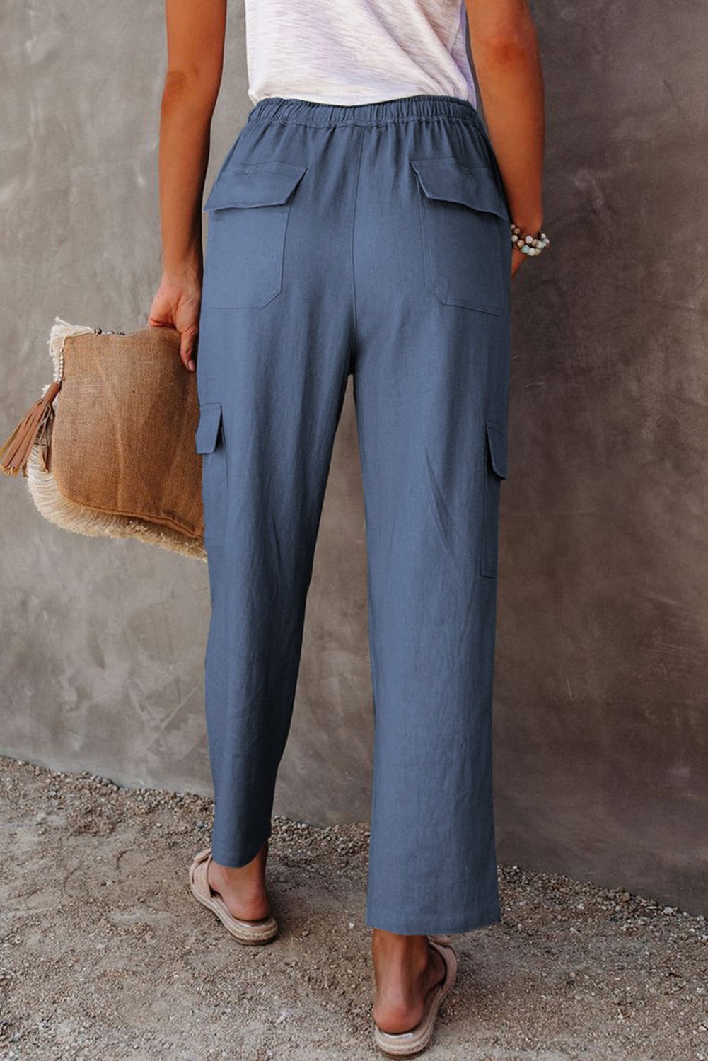 Driven Linen Blend Pocketed Cargo Pants showcasing a relaxed fit, elastic drawstring waistband, and casual cargo pockets in a stylish design.