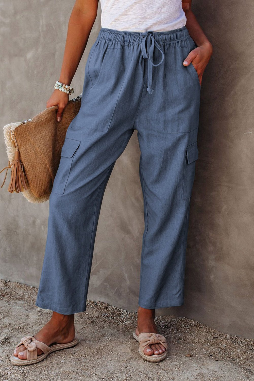 Driven Linen Blend Pocketed Cargo Pants showcasing a relaxed fit, elastic drawstring waistband, and casual cargo pockets in a stylish design.