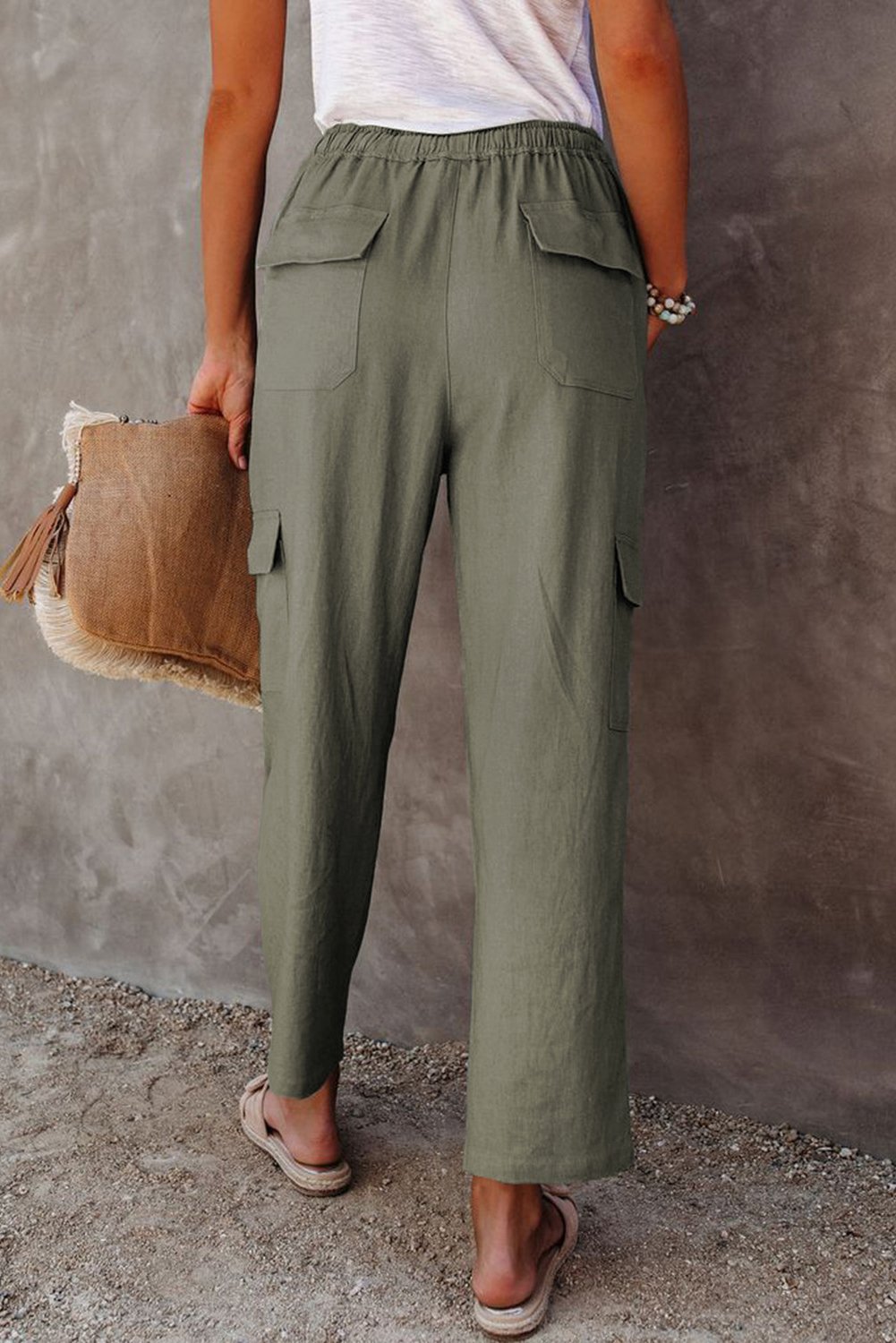 Driven Linen Blend Pocketed Cargo Pants showcasing a relaxed fit, elastic drawstring waistband, and casual cargo pockets in a stylish design.