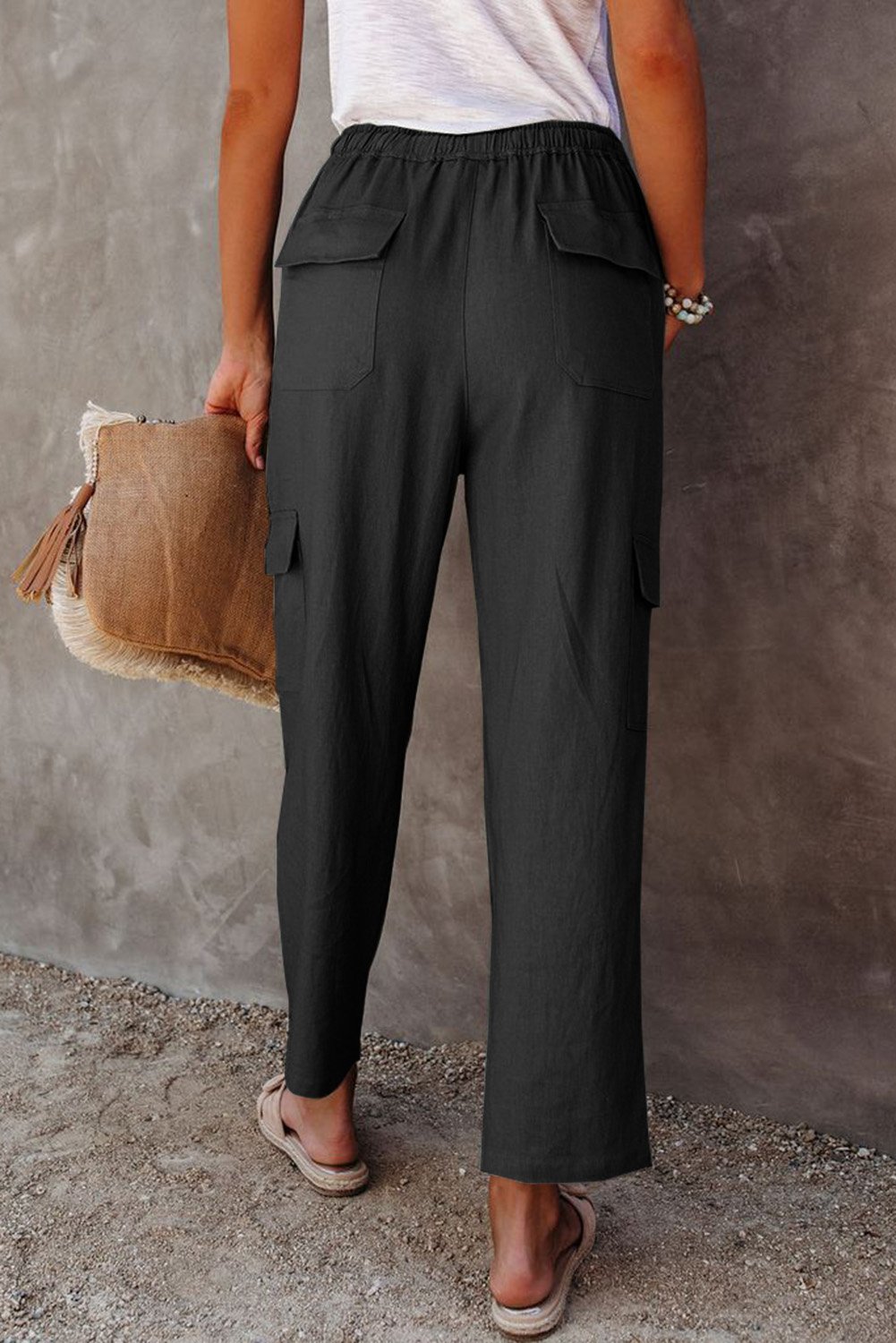 Driven Linen Blend Pocketed Cargo Pants showcasing a relaxed fit, elastic drawstring waistband, and casual cargo pockets in a stylish design.