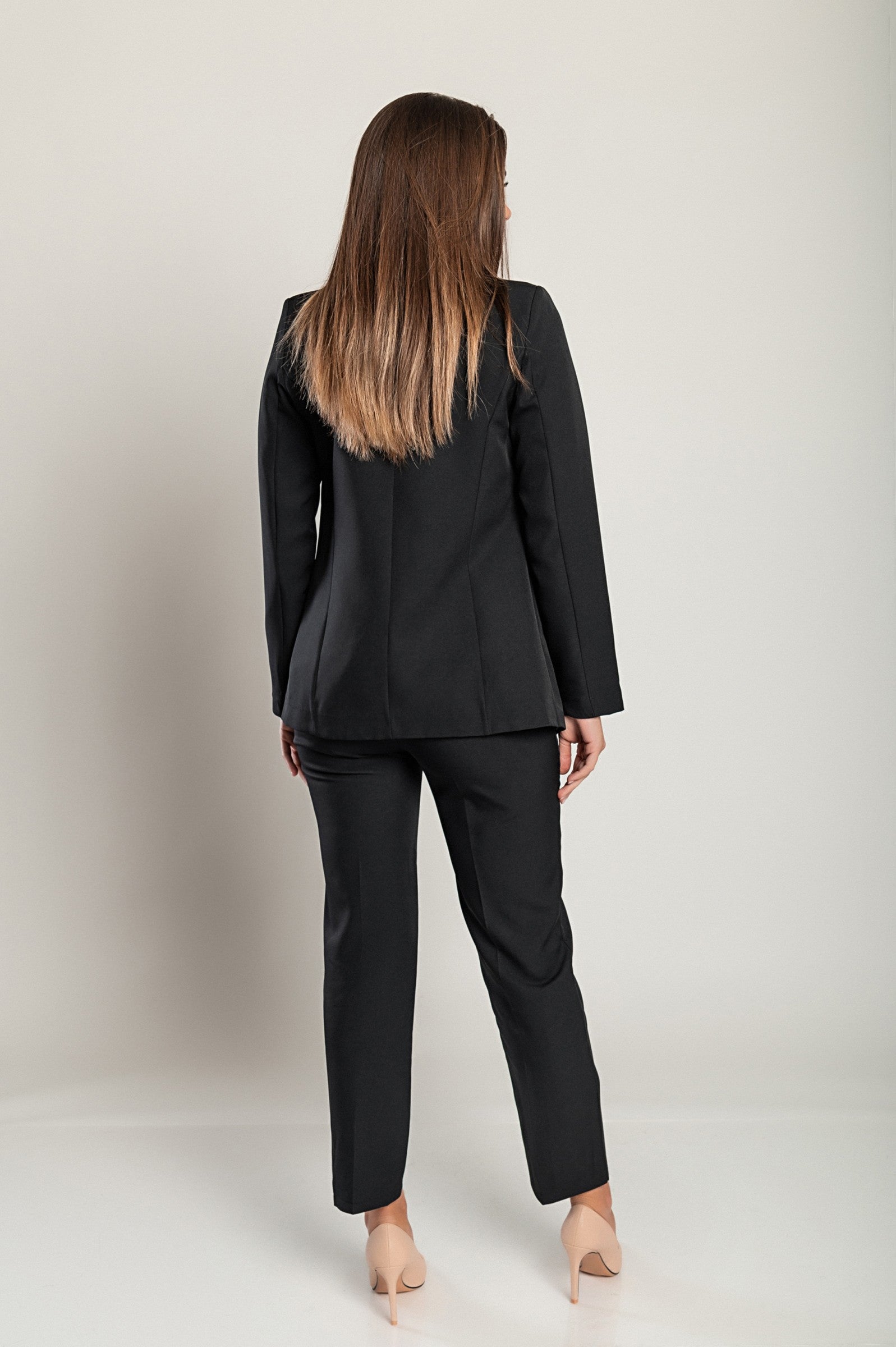 Elegant black blazer and pants set made from high-quality fabric, featuring long sleeves, classic collar, and included belt.