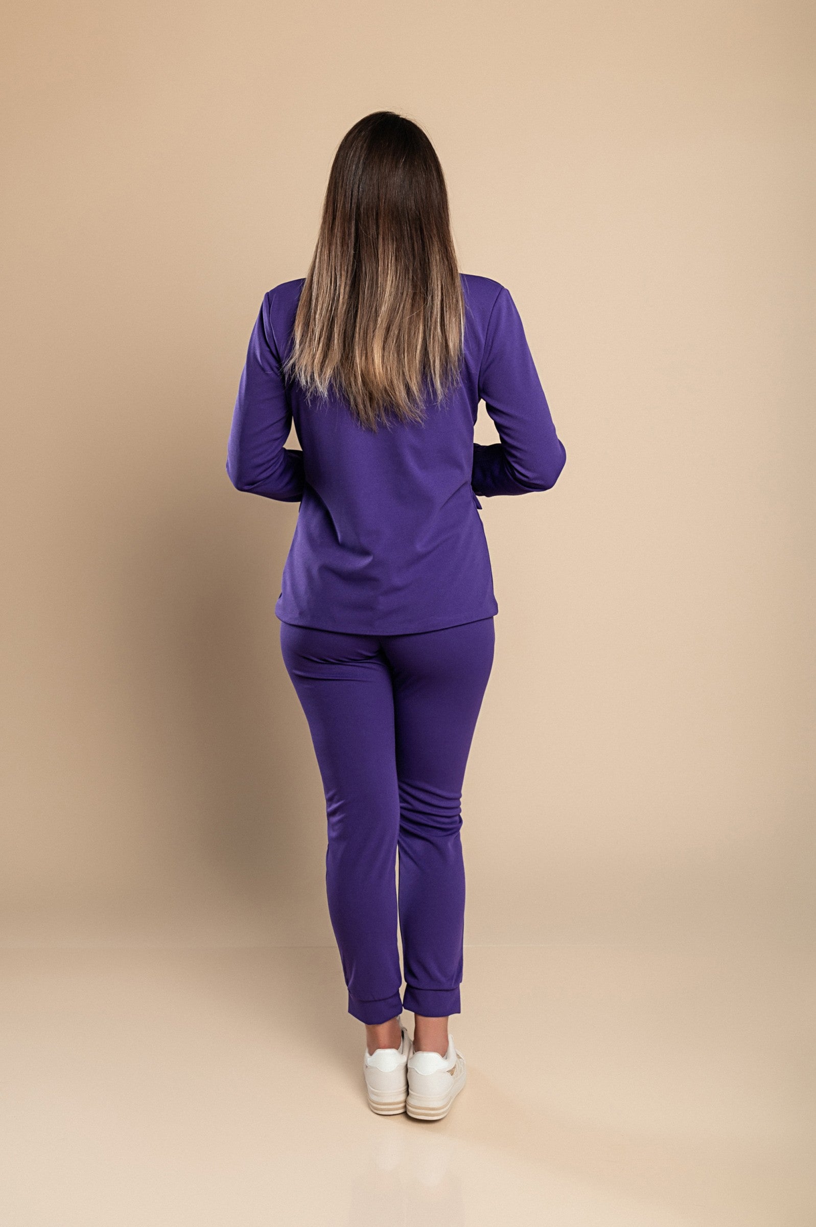 Elegant purple blazer and pants set Estrena, featuring long sleeves, classic collar, and fitted trousers with drawstring waist.