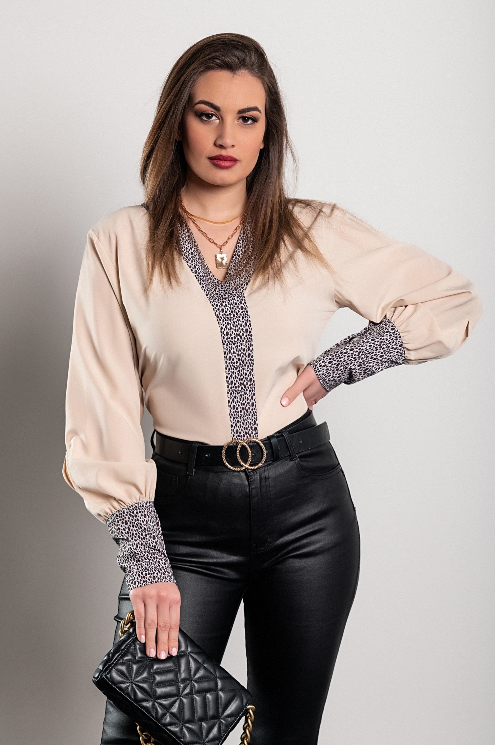 Elegant beige blouse with leopard print, featuring a V neckline and long sleeves, made from high-quality imitation satin.