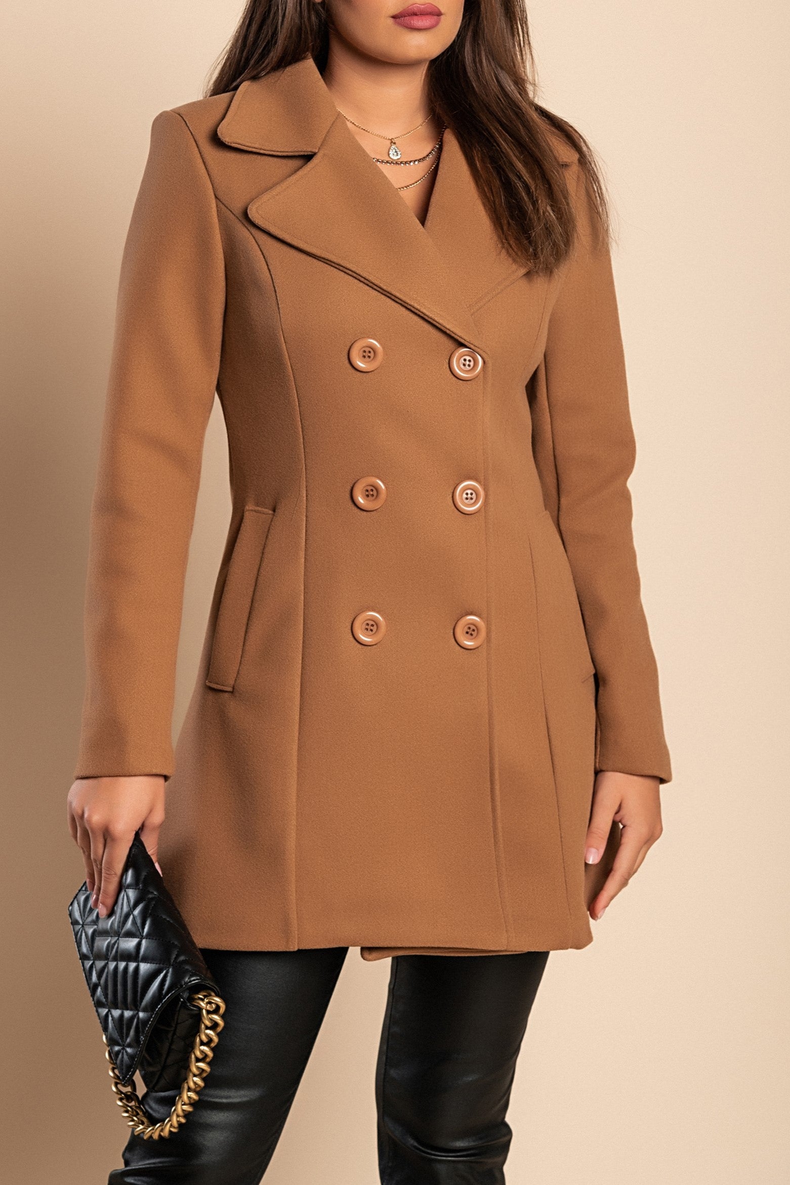 Elegant camel coat with buttons, featuring a classic collar and side pockets, made in Italy.