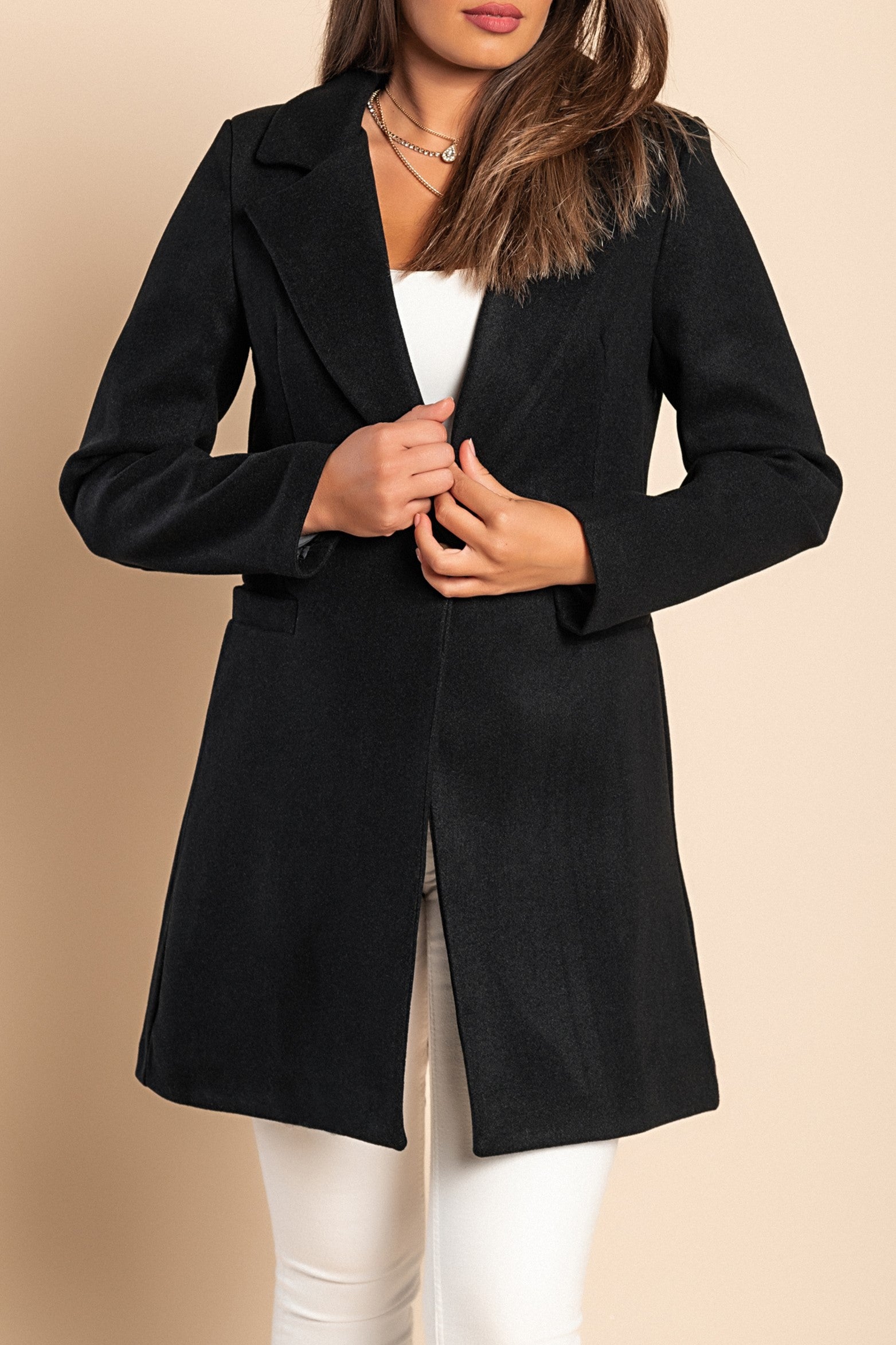 Elegant black coat with one button, featuring a classic collar and mid-thigh length, made in Italy.