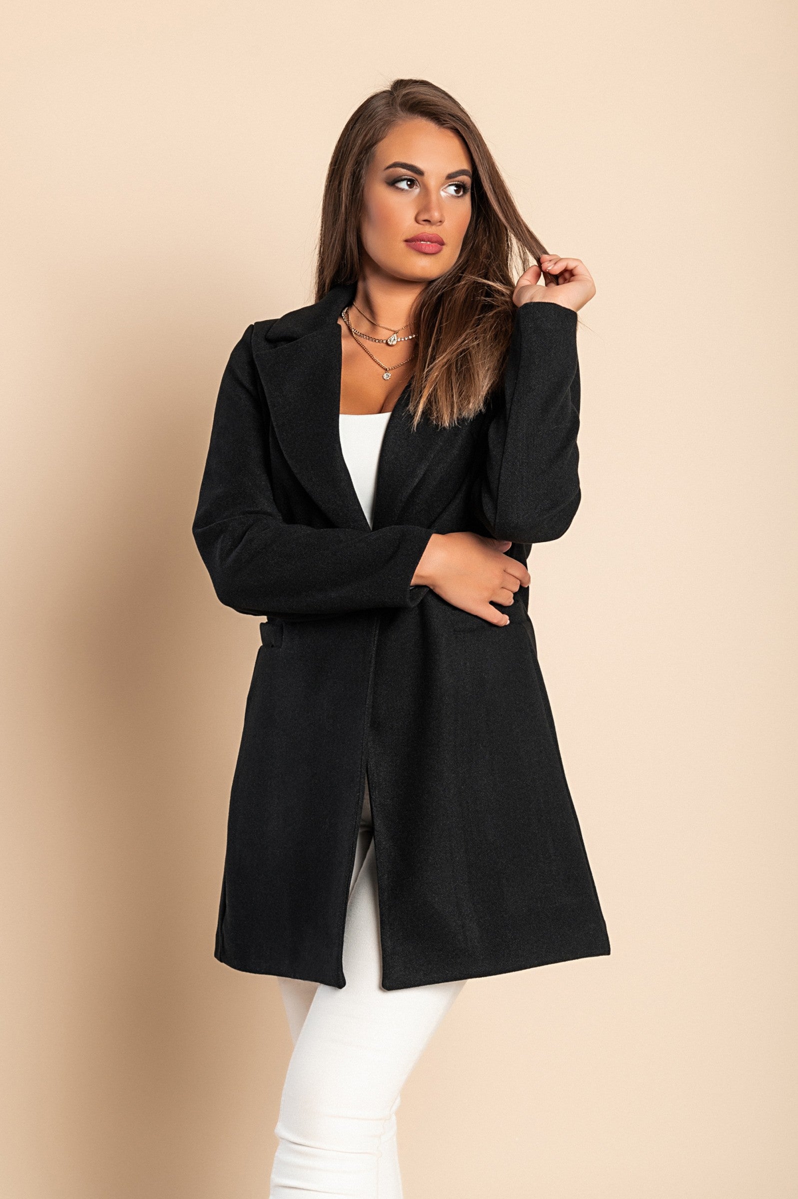 Elegant black coat with one button, featuring a classic collar, long sleeves, and side pockets, made in Italy.