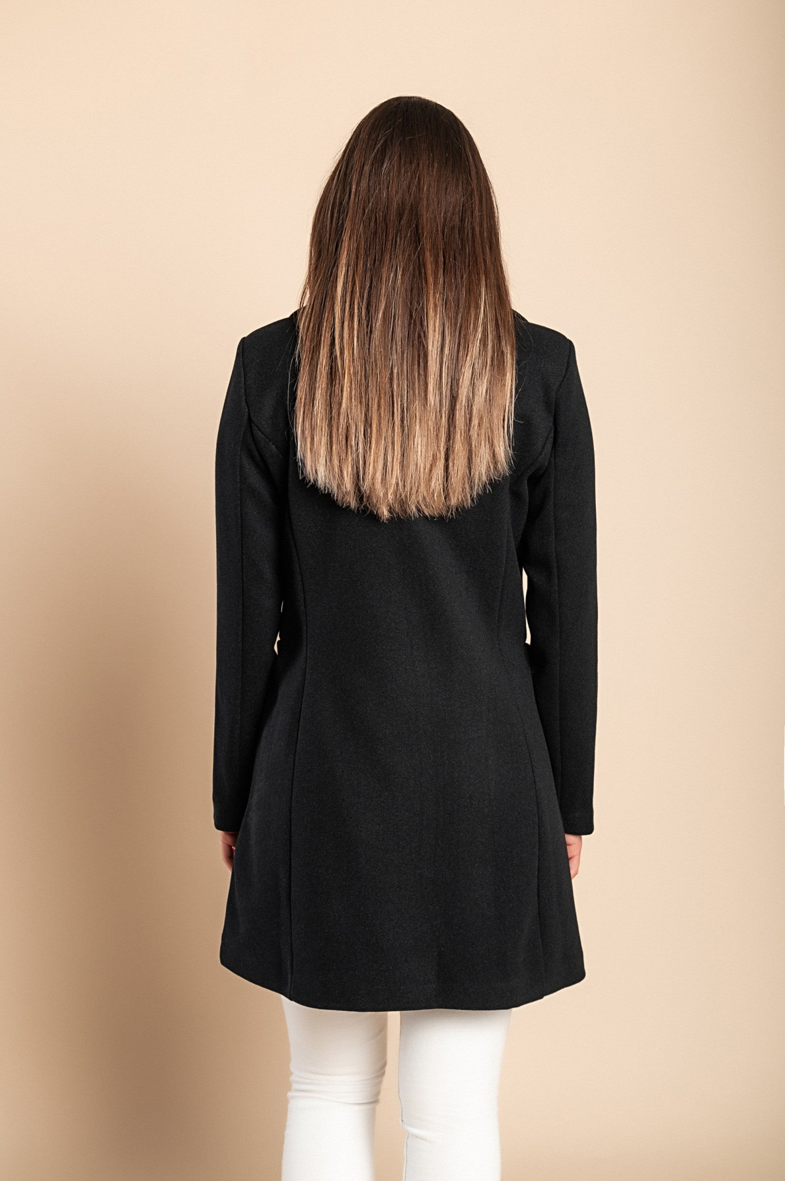 Elegant black coat with one button, featuring a classic collar, long sleeves, and side pockets, made in Italy.