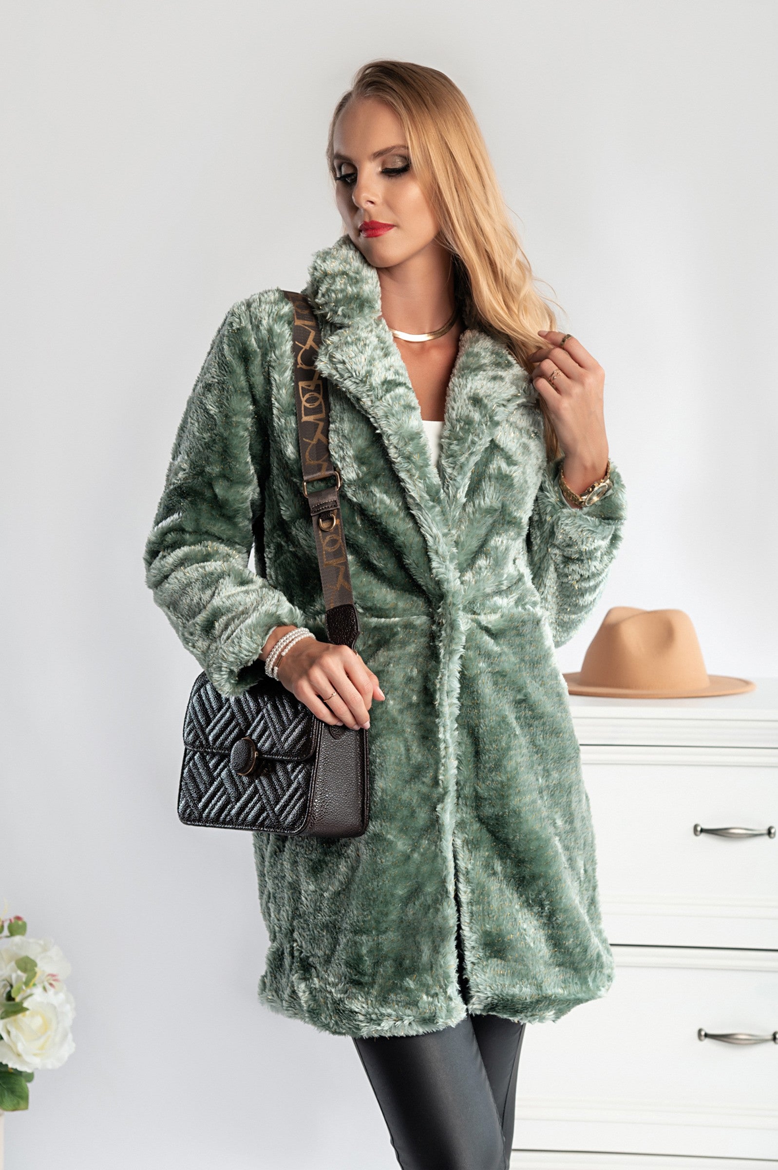 Elegant green faux fur coat Alamena with classic collar and front pockets, featuring a hood lined with soft faux fur.