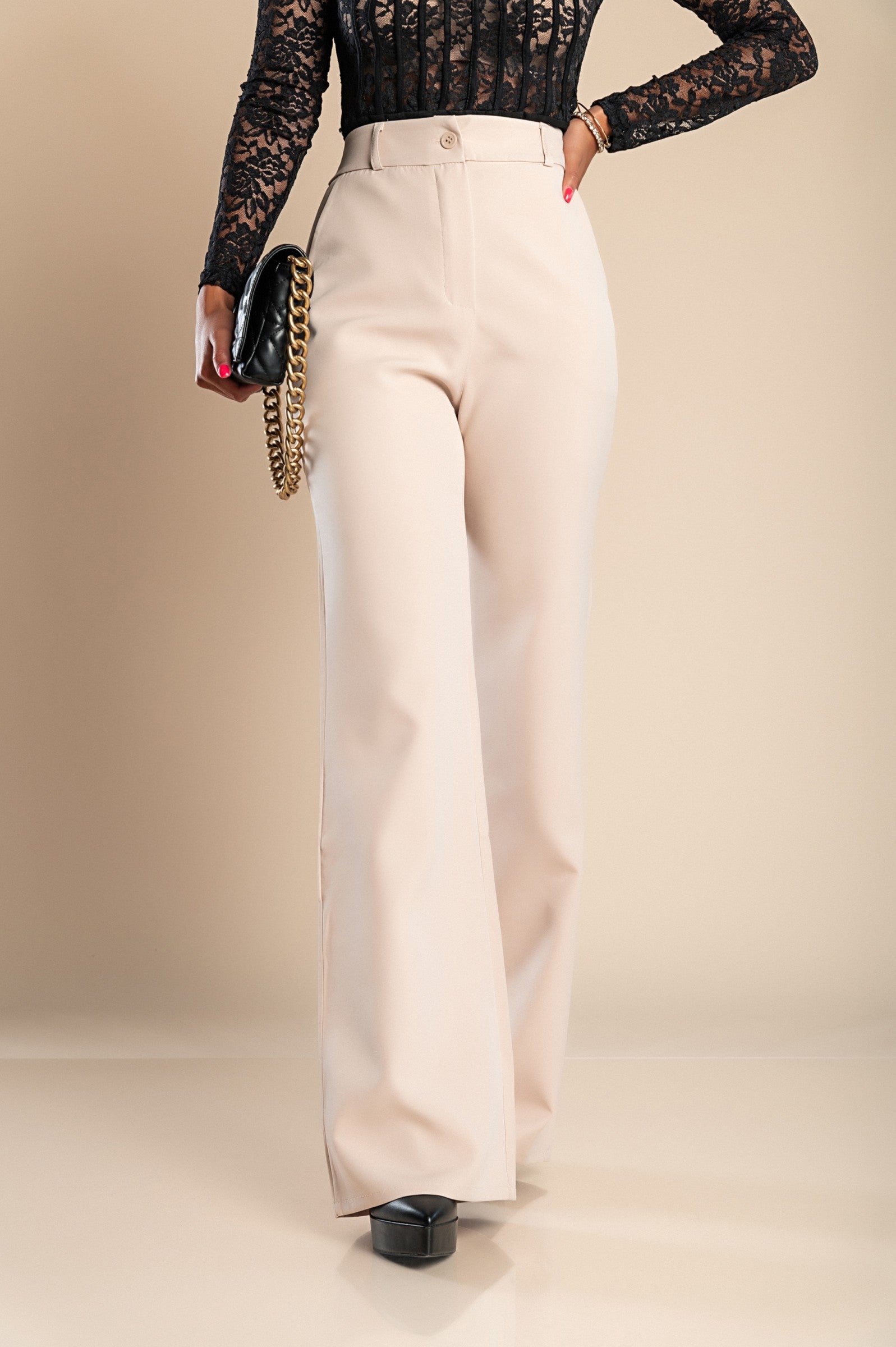 Elegant long beige pants with a high waist and loose bell-bottoms, featuring two side pockets and a zip and button fastening.