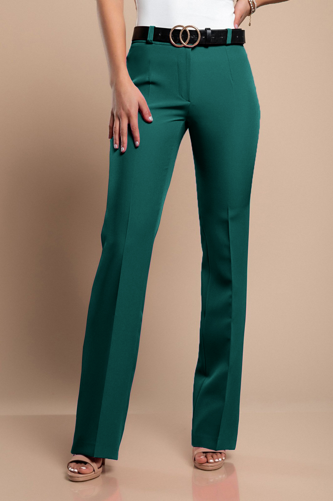 Elegant long green trousers with straight leg design, featuring a zipper and button closure, made in Italy.