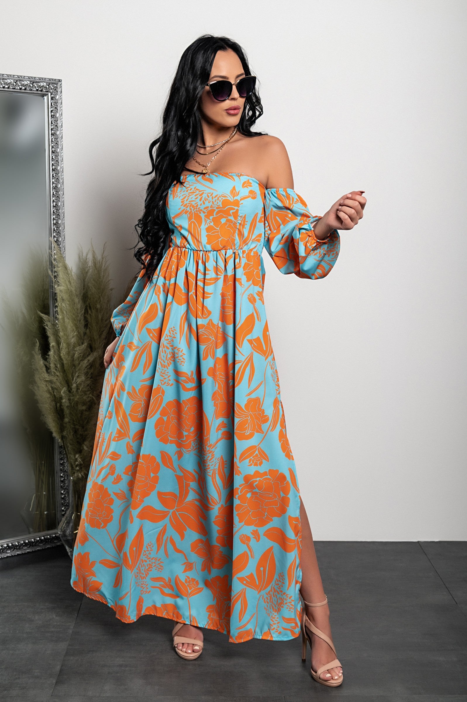 Elegant orange maxi dress with print, featuring long sleeves and a straight neckline, designed for comfort and style.