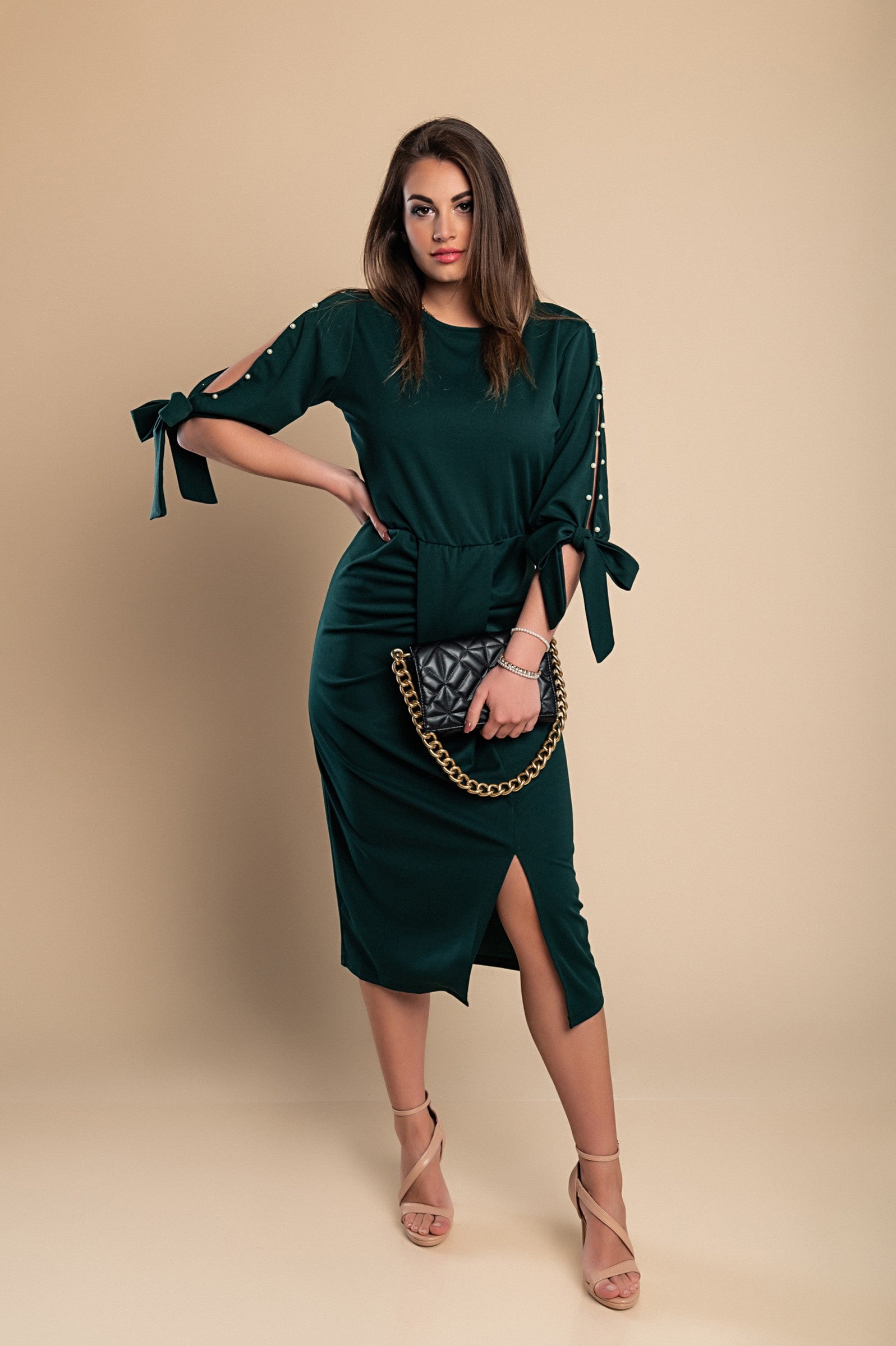 Elegant green midi dress with pearl details and 3/4 sleeves, featuring a round neckline and high-waisted gathered skirt.