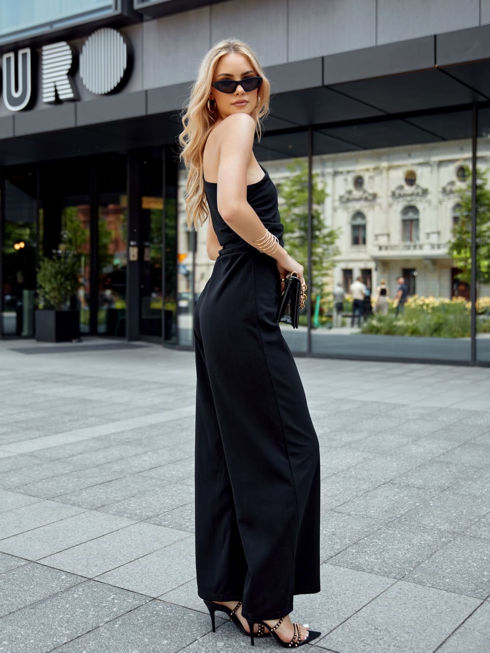 Elegant black one-shoulder jumpsuit with wide legs, showcasing a stylish design suitable for various occasions.