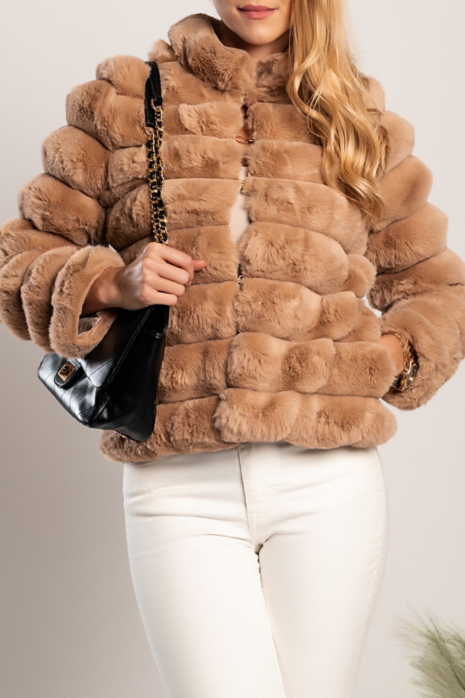 Elegant short faux fur coat Centenia in camel color with stand-up collar and front pockets.