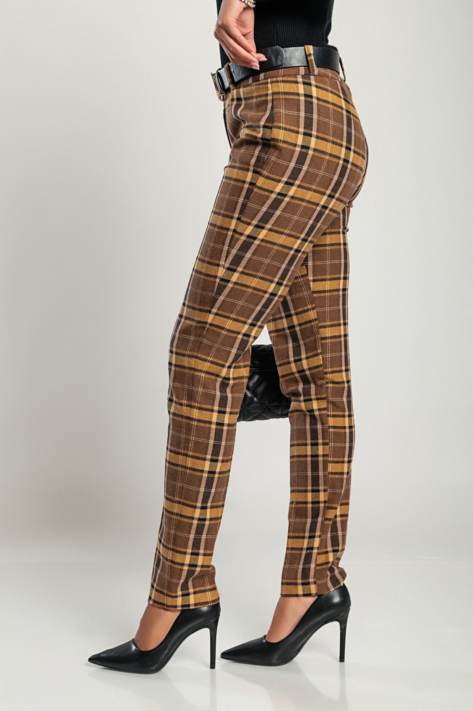 Elegant straight leg long trousers in mustard color, featuring side pockets and zip button closure, designed for comfort and style.