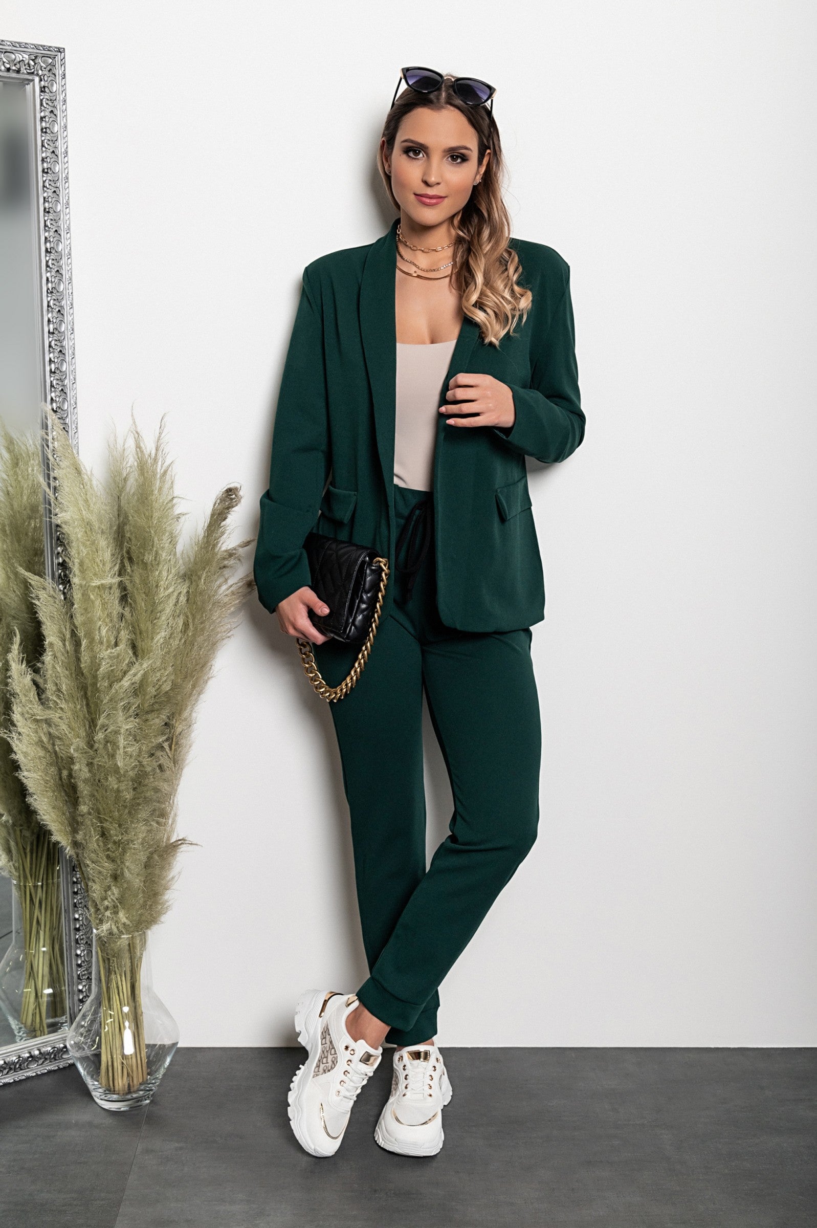 Elegant green trousers and blazer set Estrena, featuring a classic collar, long sleeves, and slim fit trousers with an elasticated drawstring waist.