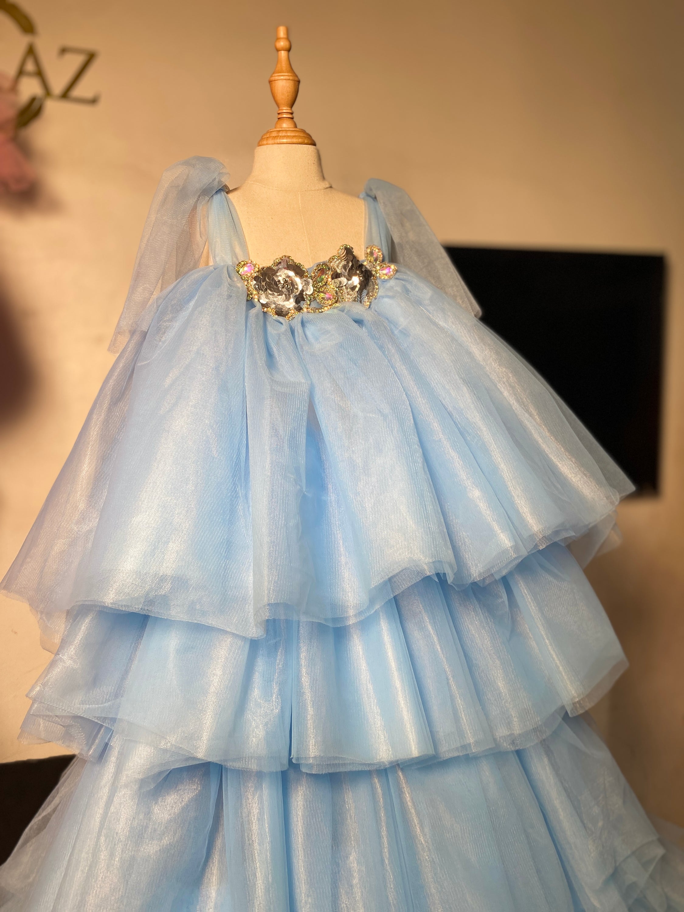 A beautiful little girl's tulle dress in soft pastel colors, featuring layers of tulle and a comfortable fit, perfect for special occasions.