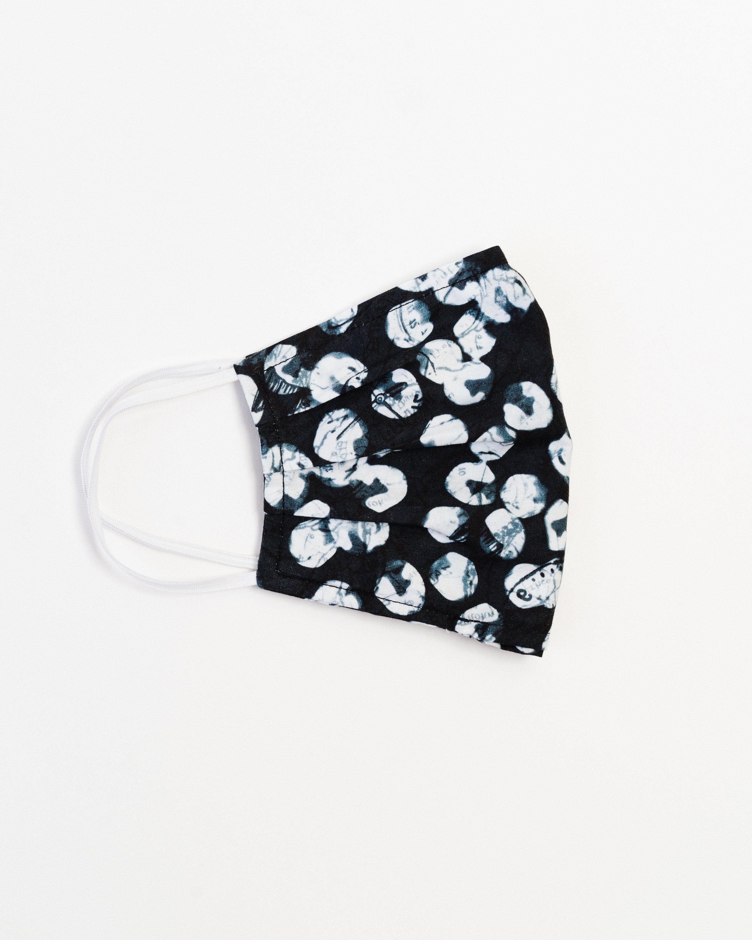 Expedition Face Mask made of breathable cotton with pleats for comfort, featuring a pocket for filters and stylish prints.