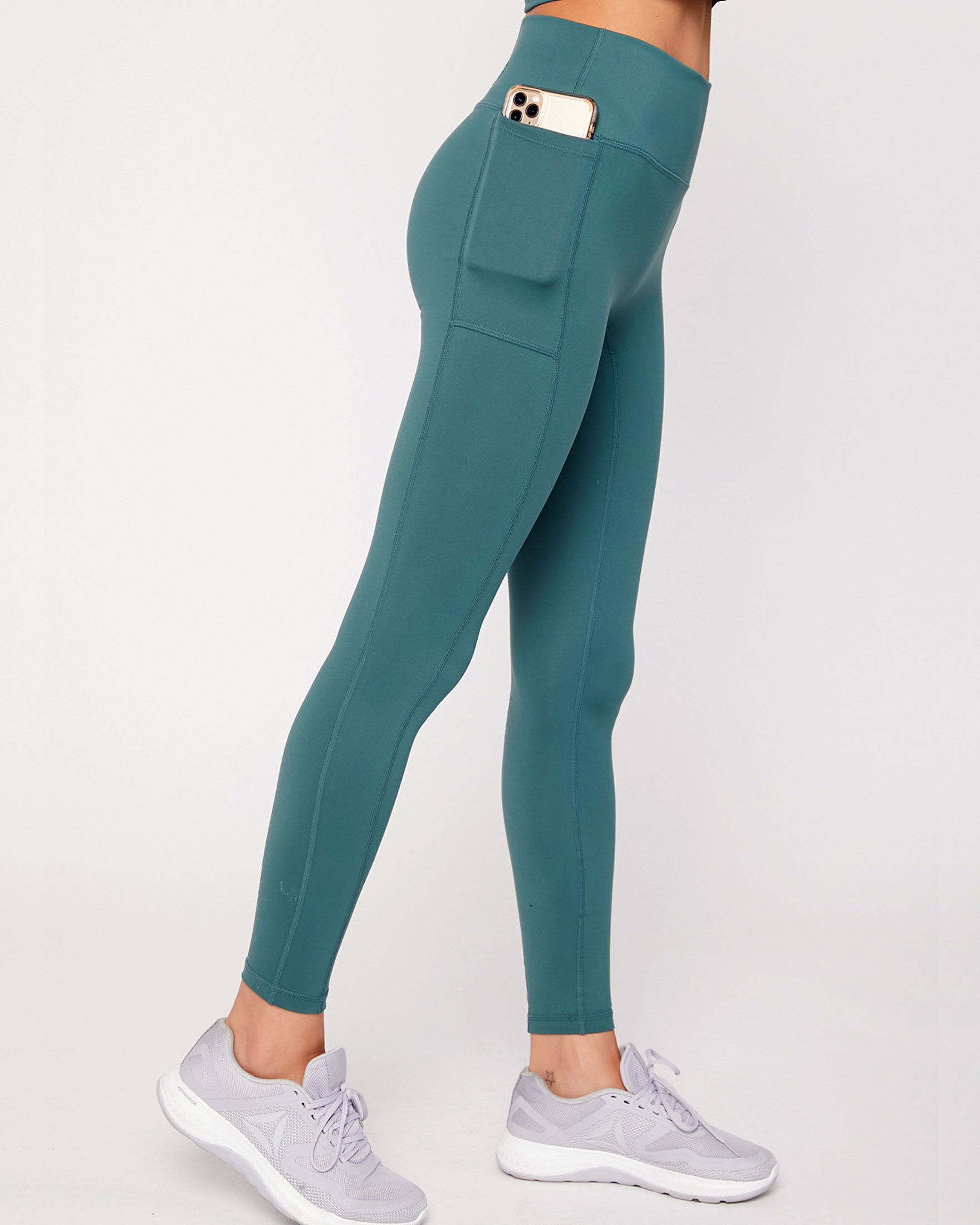 Explore Pocket Legging 26" in a stylish design with side pockets, showcasing soft Cloudlux fabric and high-waist fit.