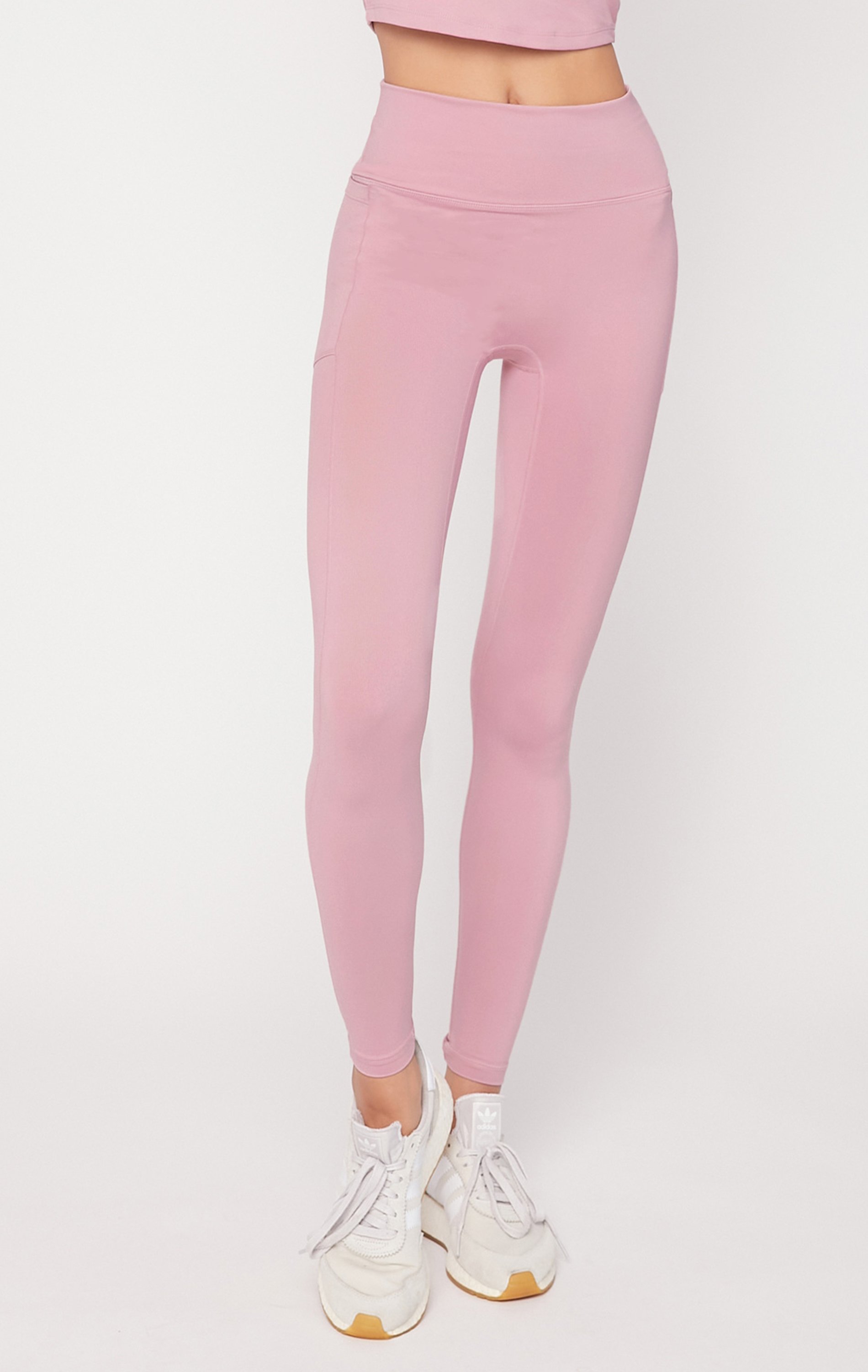 Explore Pocket Legging 26" in a stylish design with side pockets, showcasing soft Cloudlux fabric and high-waist fit.