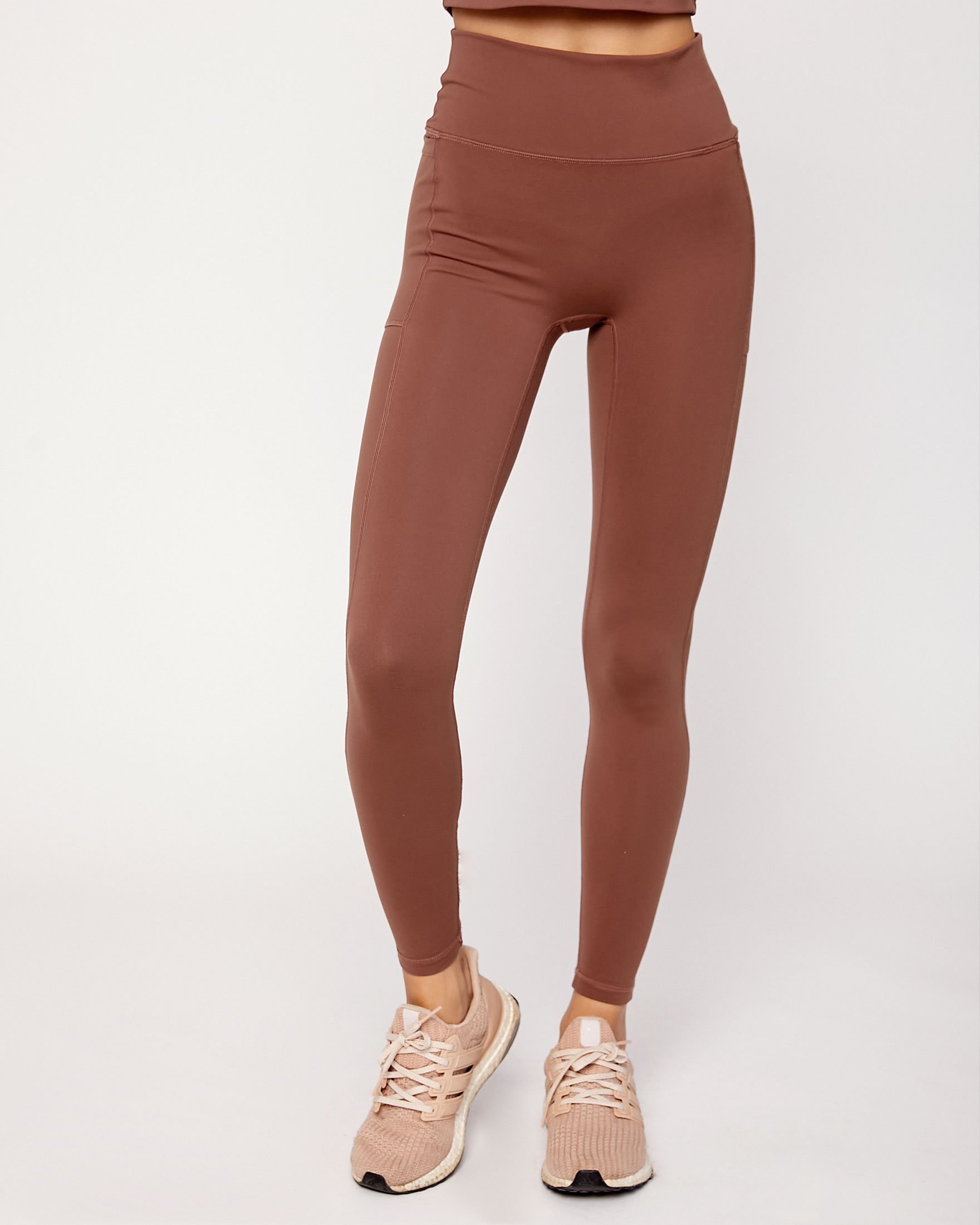 Explore Pocket Legging 26" in a stylish design with side pockets, showcasing soft Cloudlux fabric and high-waist fit.