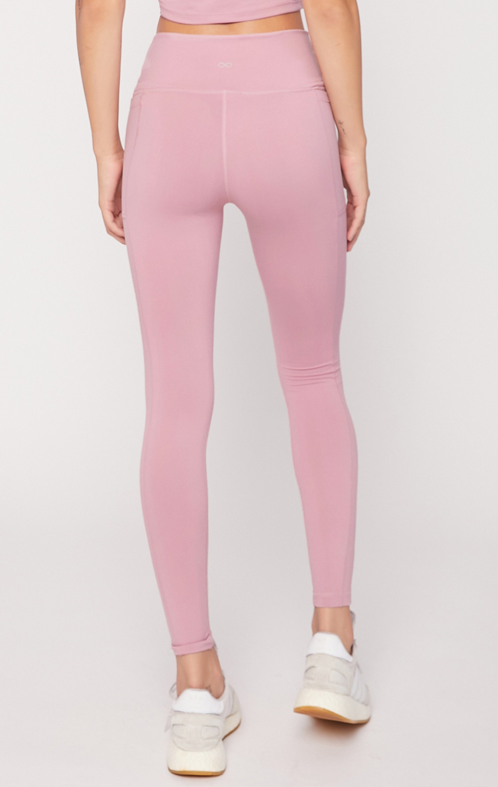 Explore Pocket Legging 26" in a stylish design with side pockets, showcasing soft Cloudlux fabric and high-waist fit.