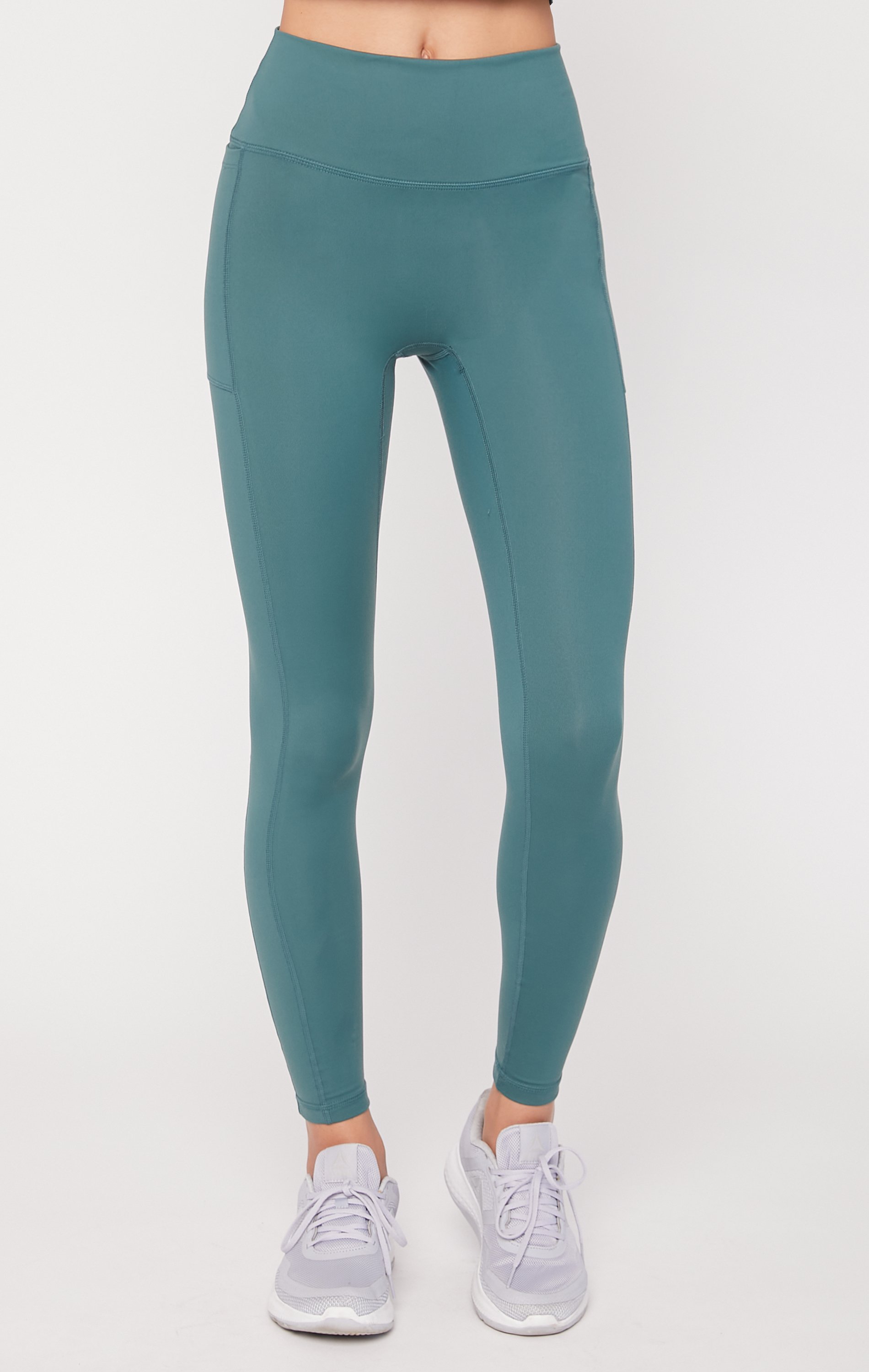 Explore Pocket Legging 26" in a stylish design with side pockets, showcasing soft Cloudlux fabric and high-waist fit.