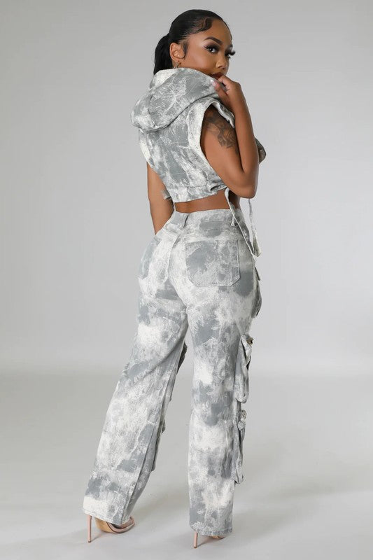 Fashion Denim Two Piece Pants Set featuring a sleeveless vest jacket and high-waisted cargo pants, showcasing multiple pockets and stylish design.