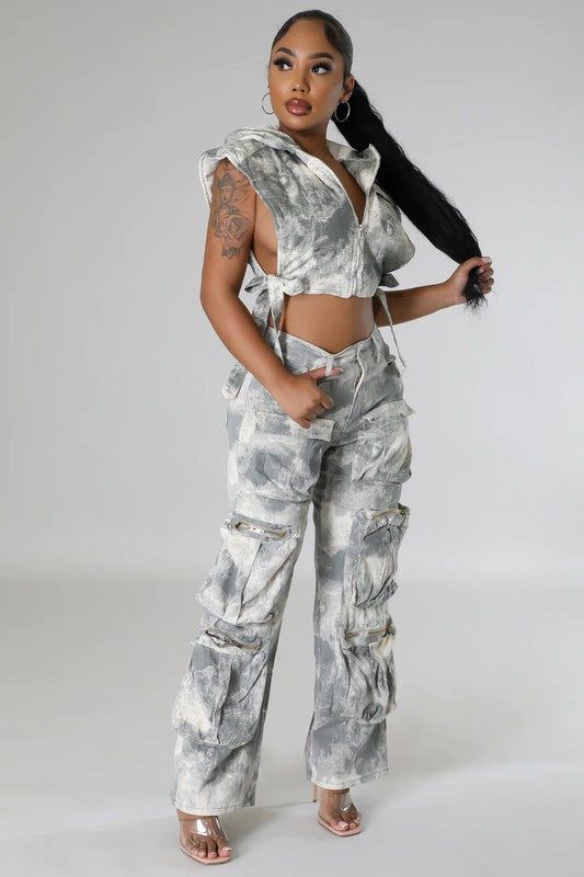 Fashion Denim Two Piece Pants Set featuring a sleeveless vest jacket and high-waisted cargo pants, showcasing multiple pockets and stylish design.