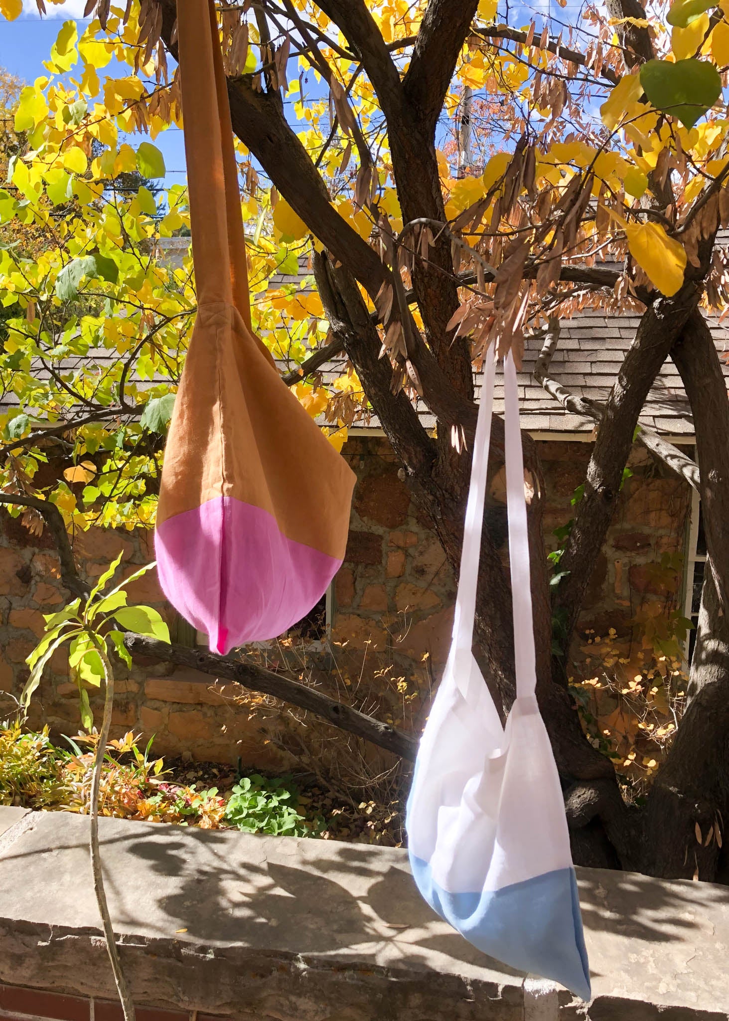 Farmers Market Bag in White & Sky Linen, showcasing its color block design and organic fabric.