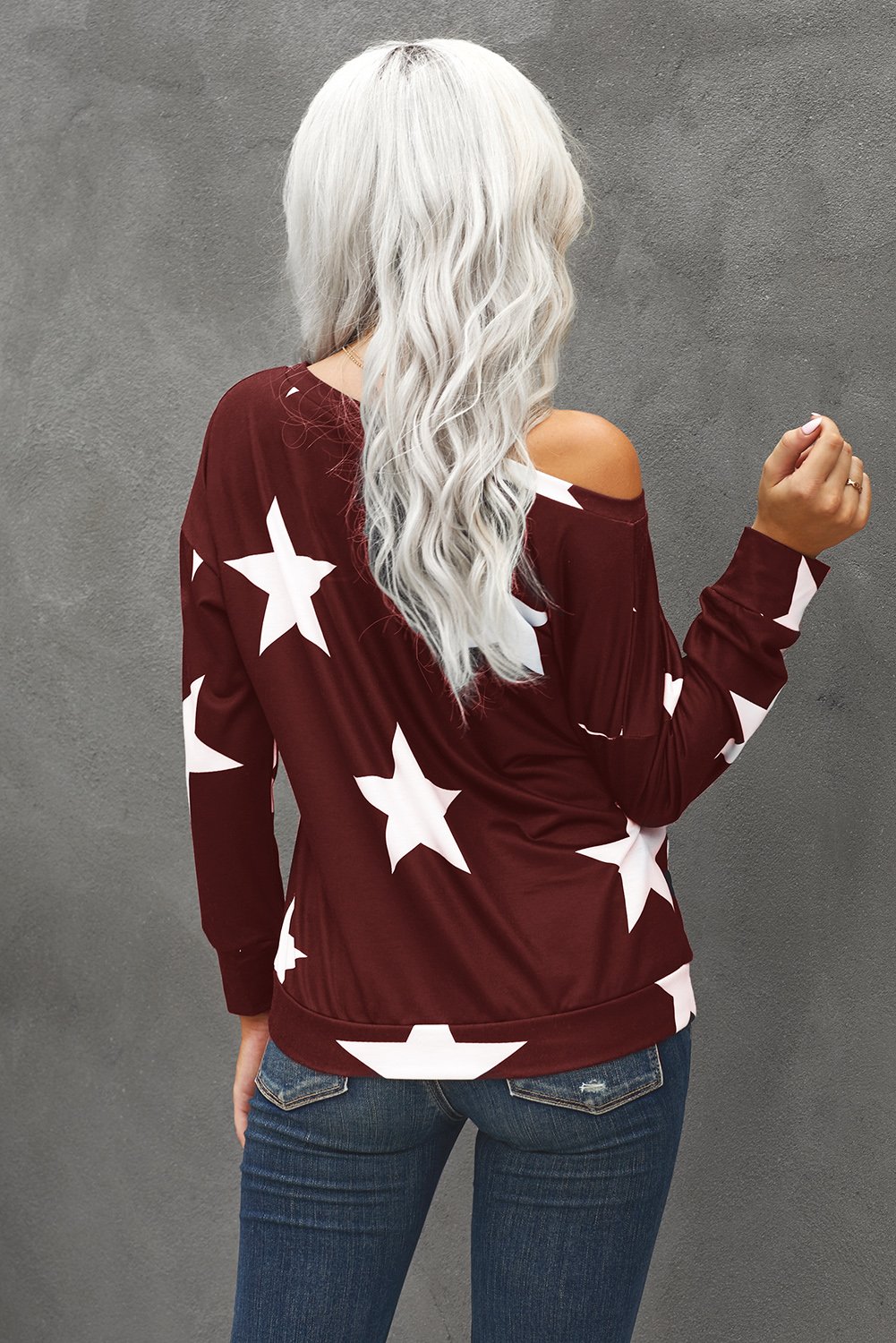 Fashionable black sweatshirt with a five-pointed star print, featuring a round neck and relaxed fit, suitable for modern ladies and teenagers.