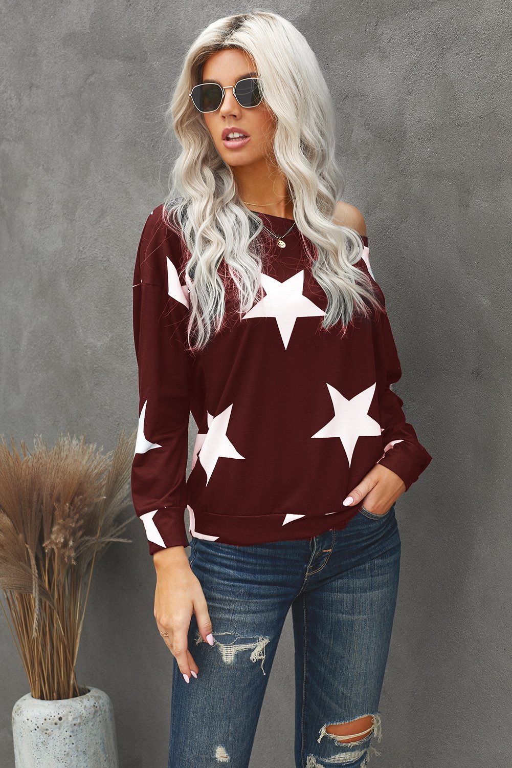 Fashionable black sweatshirt with a five-pointed star print, featuring a round neck and relaxed fit, suitable for modern ladies and teenagers.