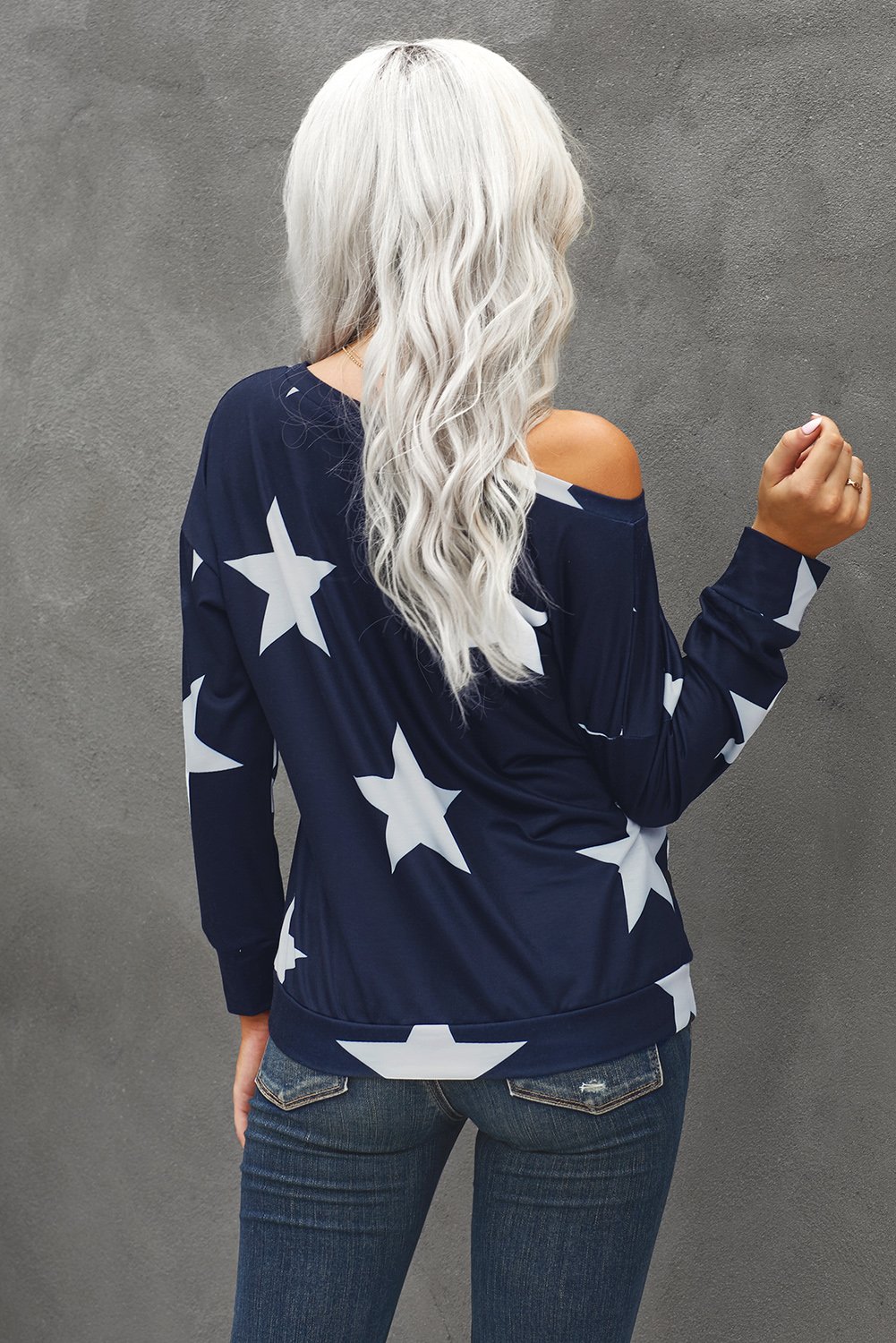 Fashionable black sweatshirt with a five-pointed star print, featuring a round neck and relaxed fit, suitable for modern ladies and teenagers.