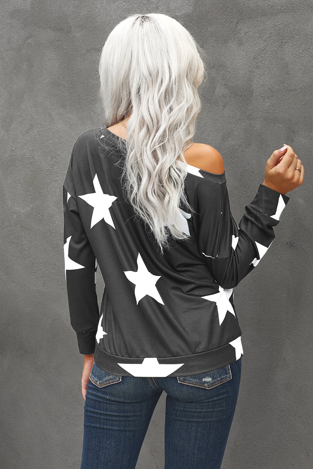 Fashionable black sweatshirt with a five-pointed star print, featuring a round neck and relaxed fit, suitable for modern ladies and teenagers.