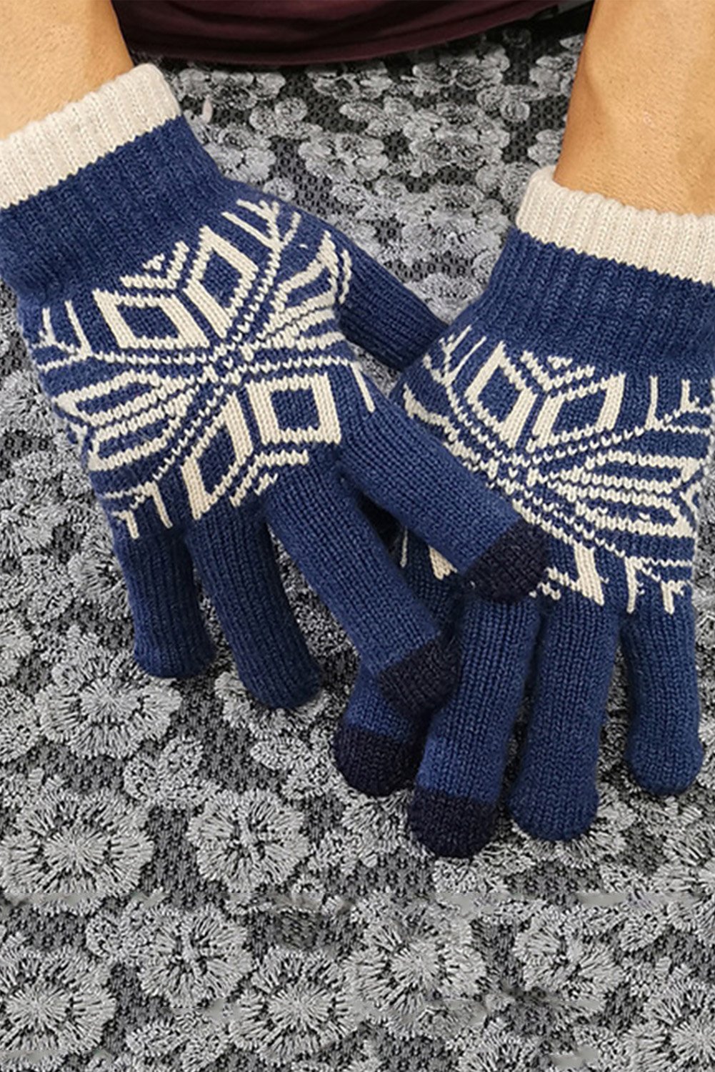 Fashion Pattern Touchscreen Texting Mittens made from soft wool and acrylic blend, featuring high-sensitivity fingertips for touchscreen use.