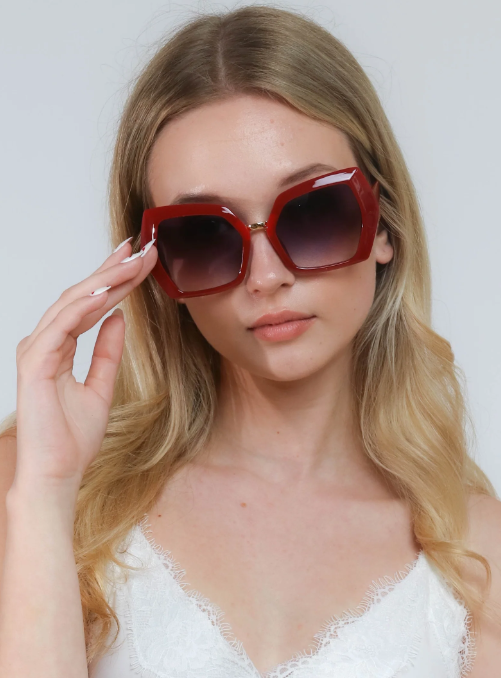 Fashion sunglasses ART2180 in red color, featuring scratch-resistant lenses and UV400 protection.