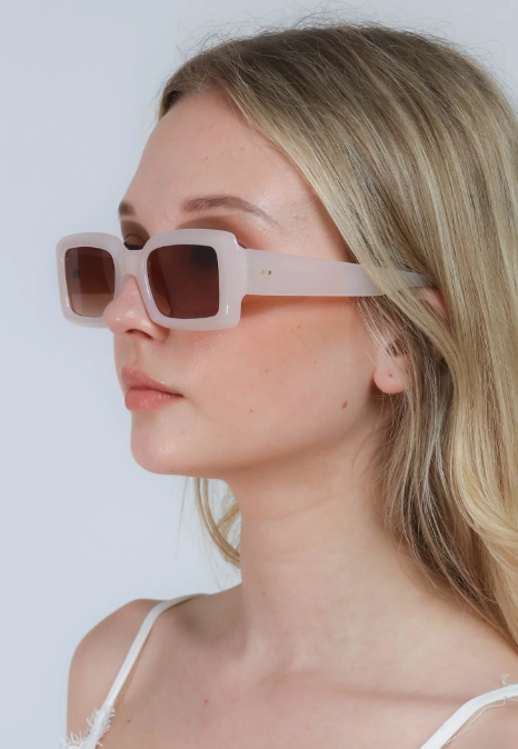 Fashion sunglasses with a rectangular beige frame, featuring scratch-resistant lenses and UV400 protection.