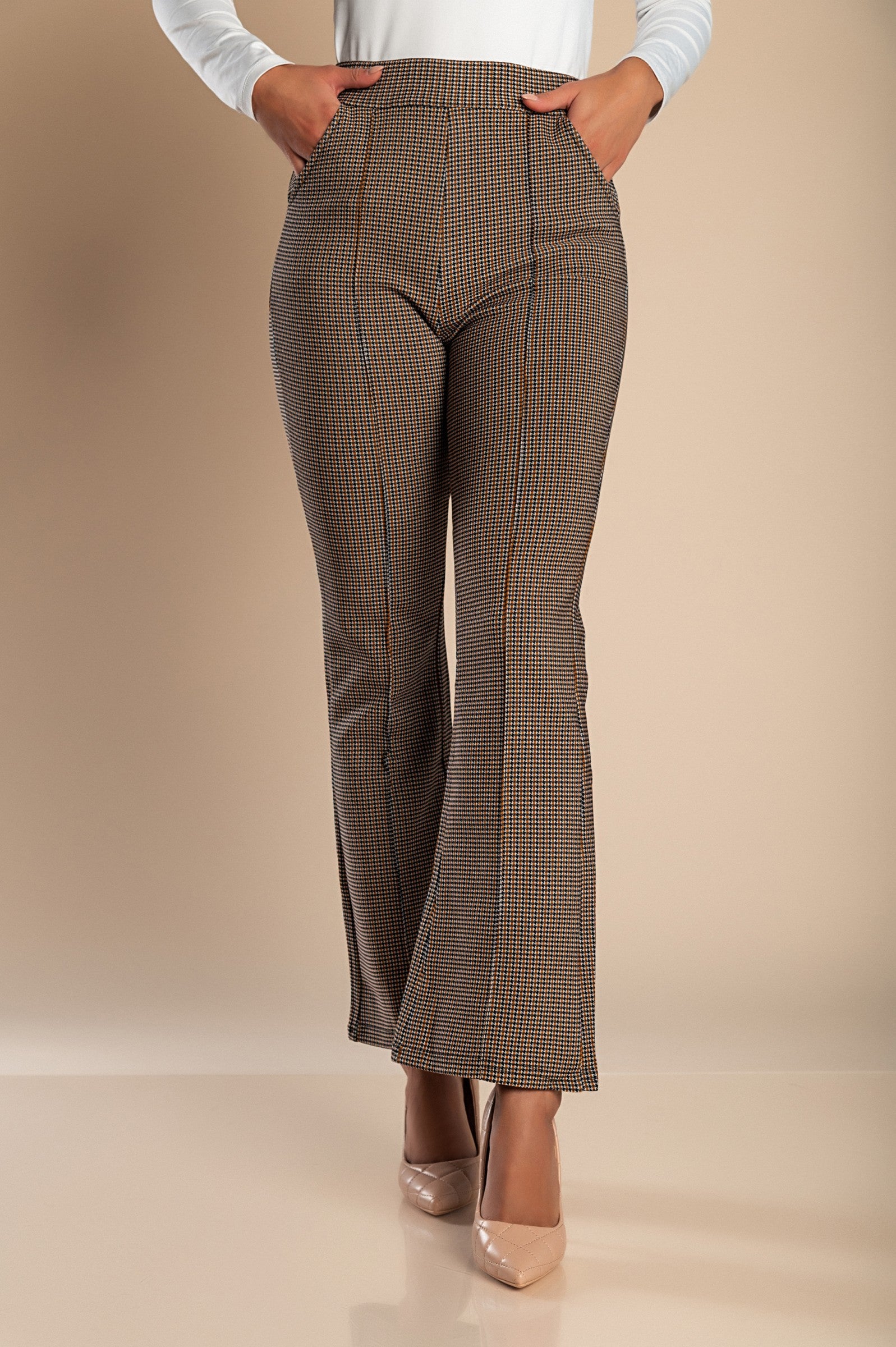 Brown fashion trousers with print, featuring an elastic waist and side pockets, designed for comfort and style.