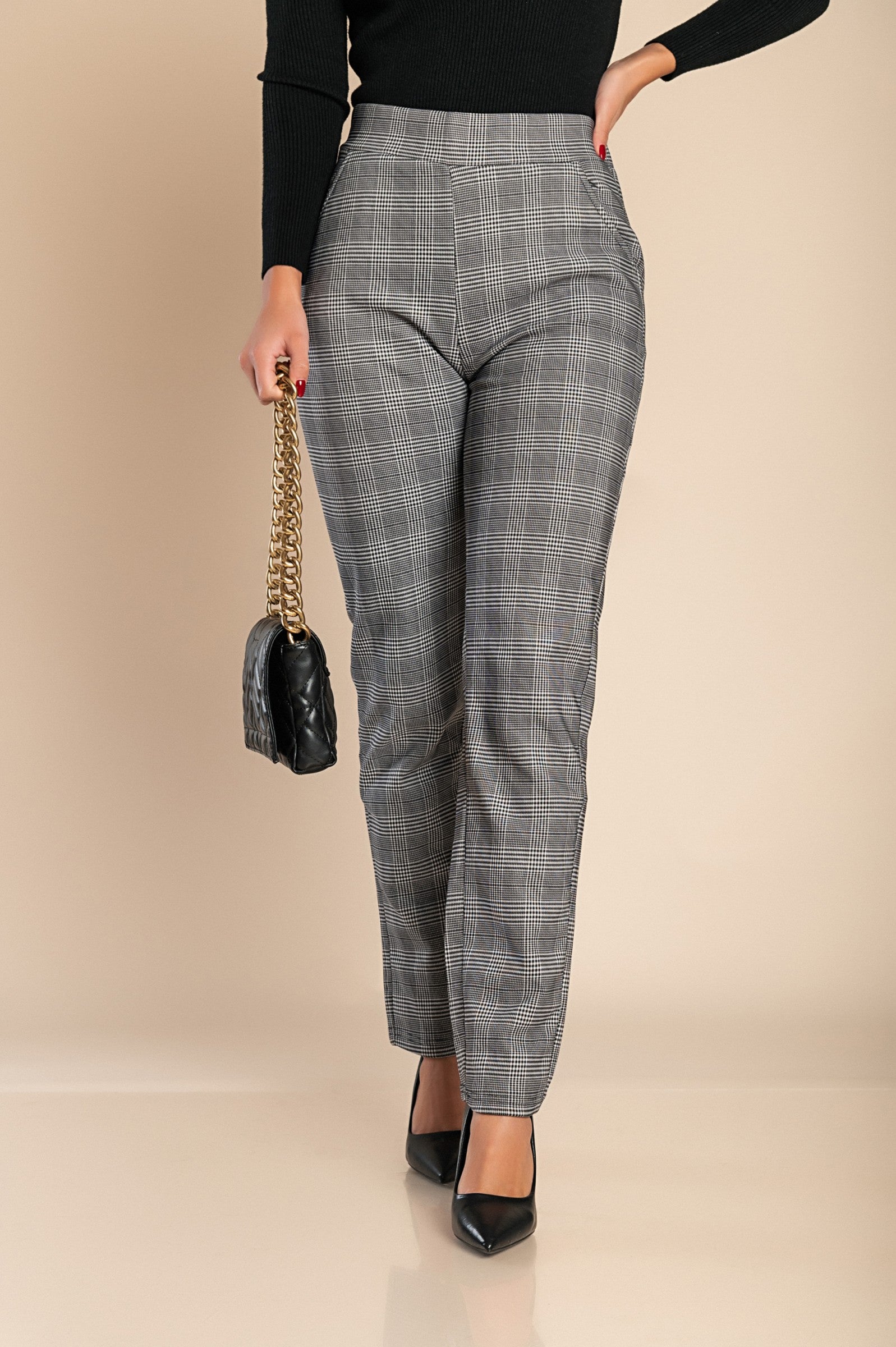 Gray fashion trousers with a stylish print, featuring an elastic waist and side pockets, designed for comfort and warmth.