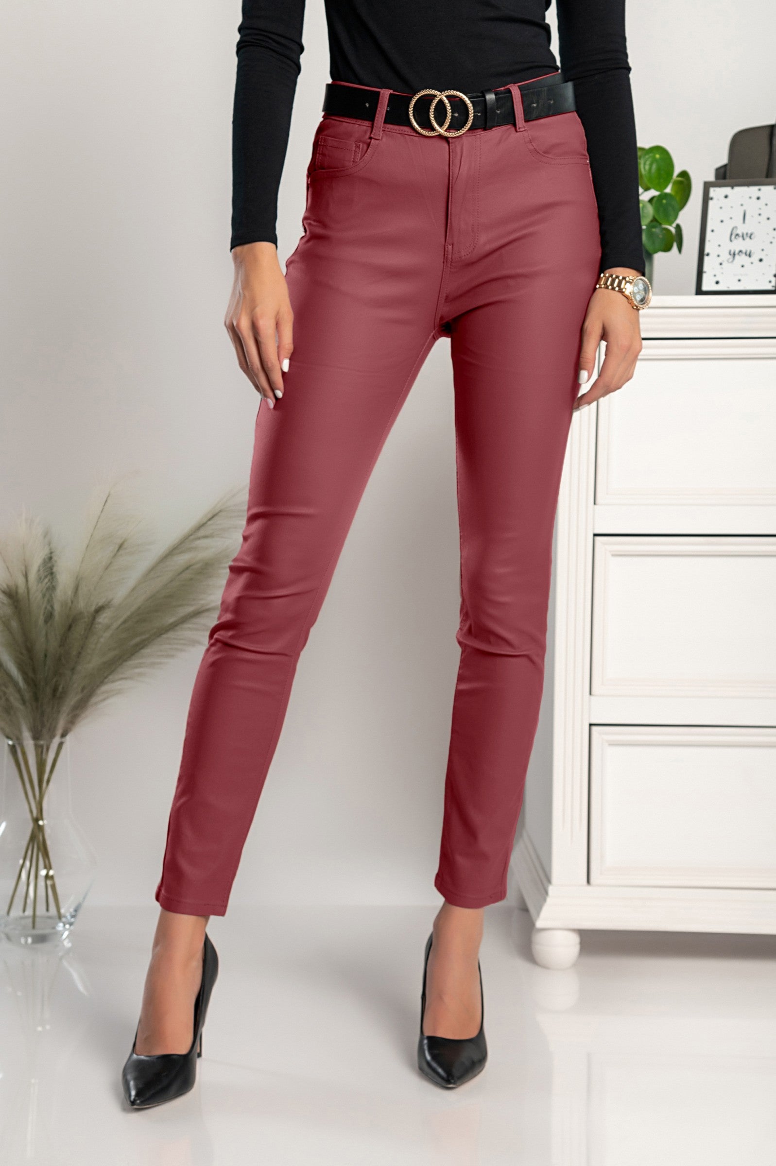 Faux Leather Tight Pants Roda in red, featuring a zip fly, button closure, and straight leg design, perfect for stylish outfits.