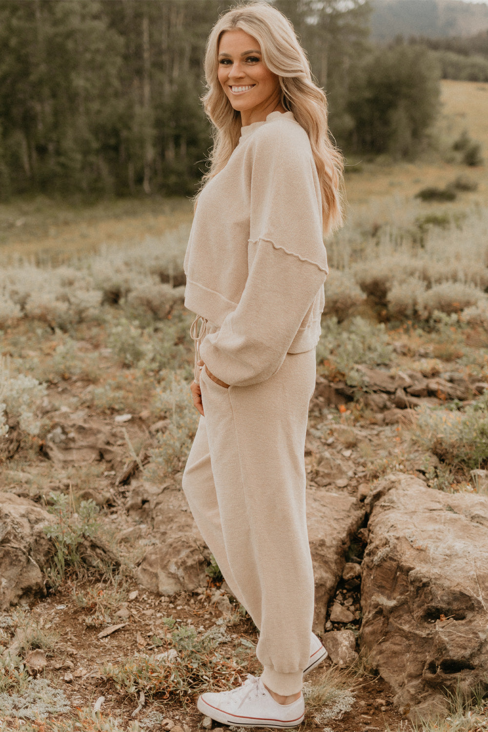 Finding Peace sweatshirt featuring a vintage crewneck design in soft organic cotton, available in various sizes.