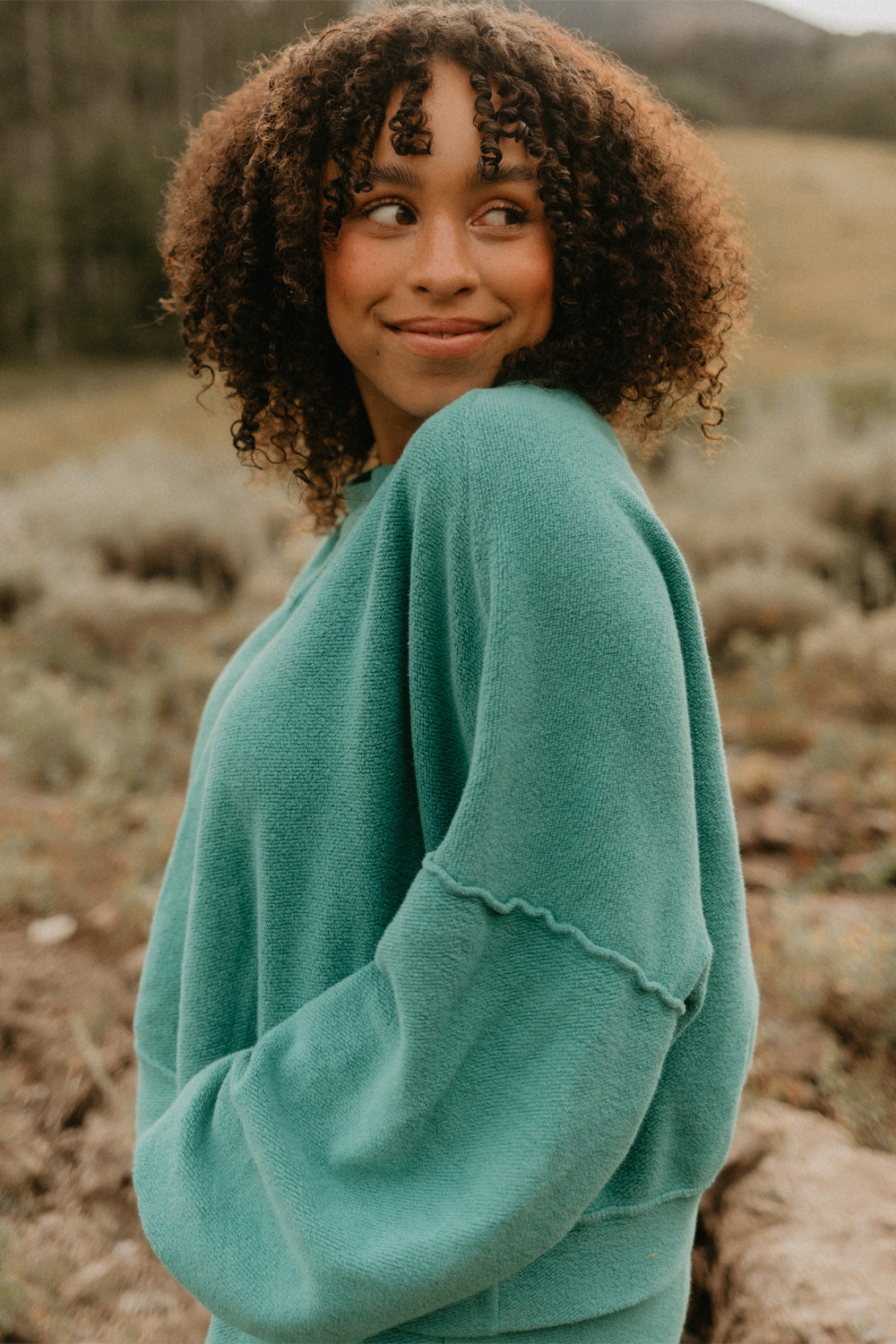 Finding Peace sweatshirt featuring a vintage crewneck design in soft organic cotton, available in various sizes.