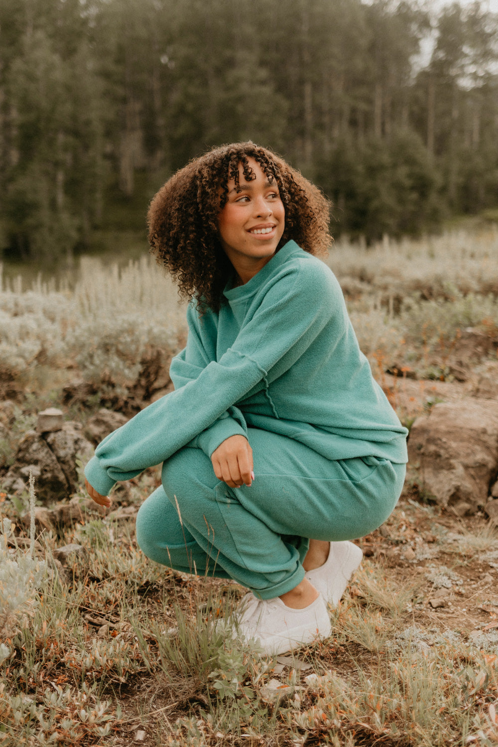 Finding Peace sweatshirt featuring a vintage crewneck design in soft organic cotton, available in various sizes.