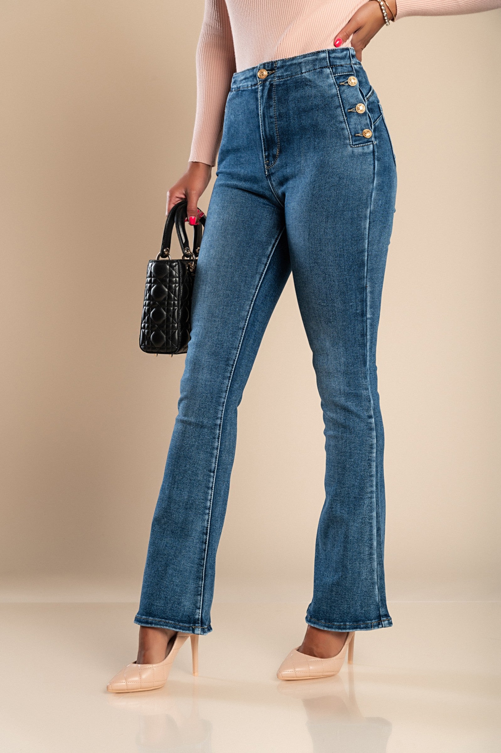 Flared jeans Bera in blue featuring decorative buttons and back pockets, made from high-quality elastic fabric.