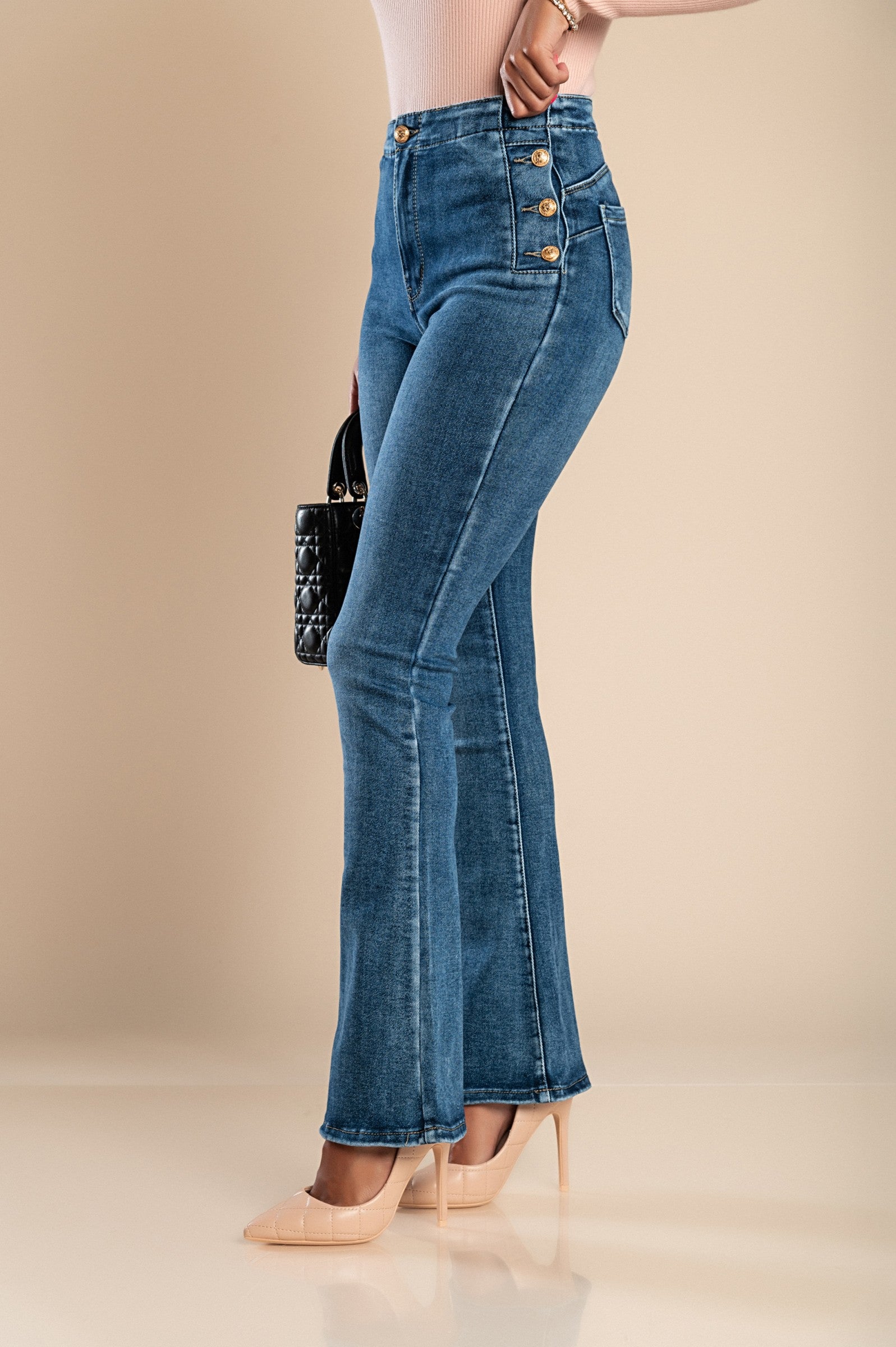 Flared jeans Bera in blue featuring decorative buttons and back pockets, made from high-quality elastic fabric.