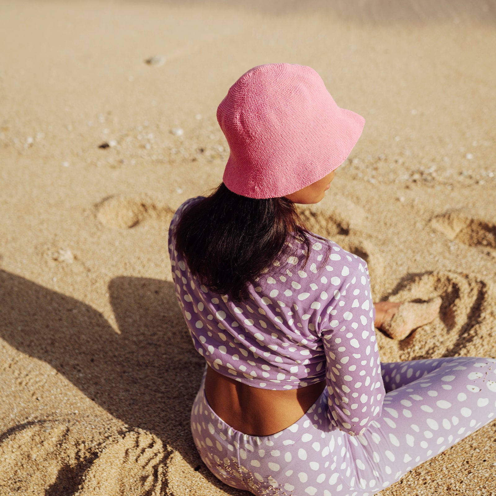 FLORETTE Crochet Bucket Hat in Pink, handcrafted from soft cotton yarn, featuring a flexible fit and stylish design.