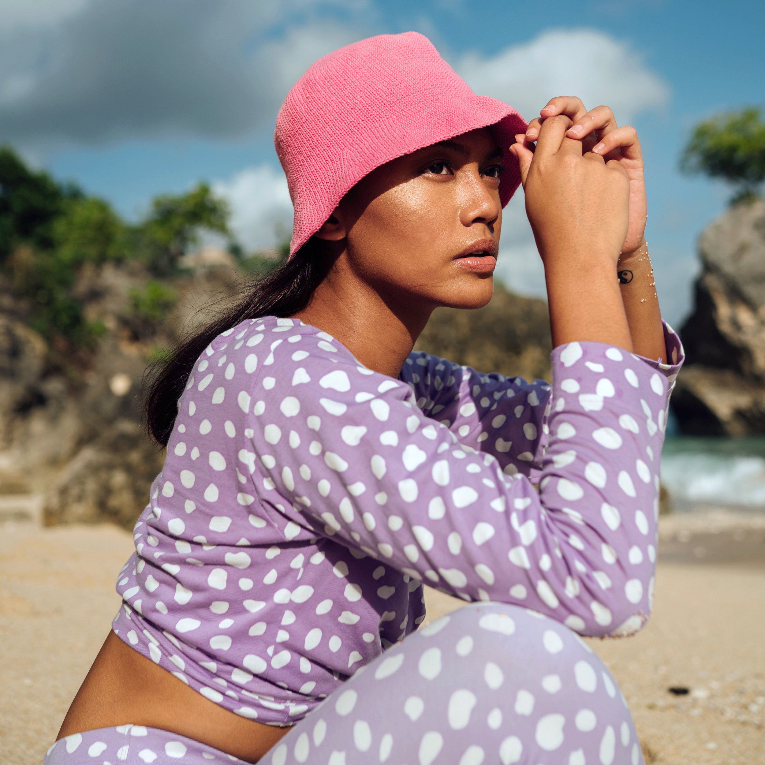 FLORETTE Crochet Bucket Hat in Pink, handcrafted from soft cotton yarn, featuring a flexible fit and stylish design.